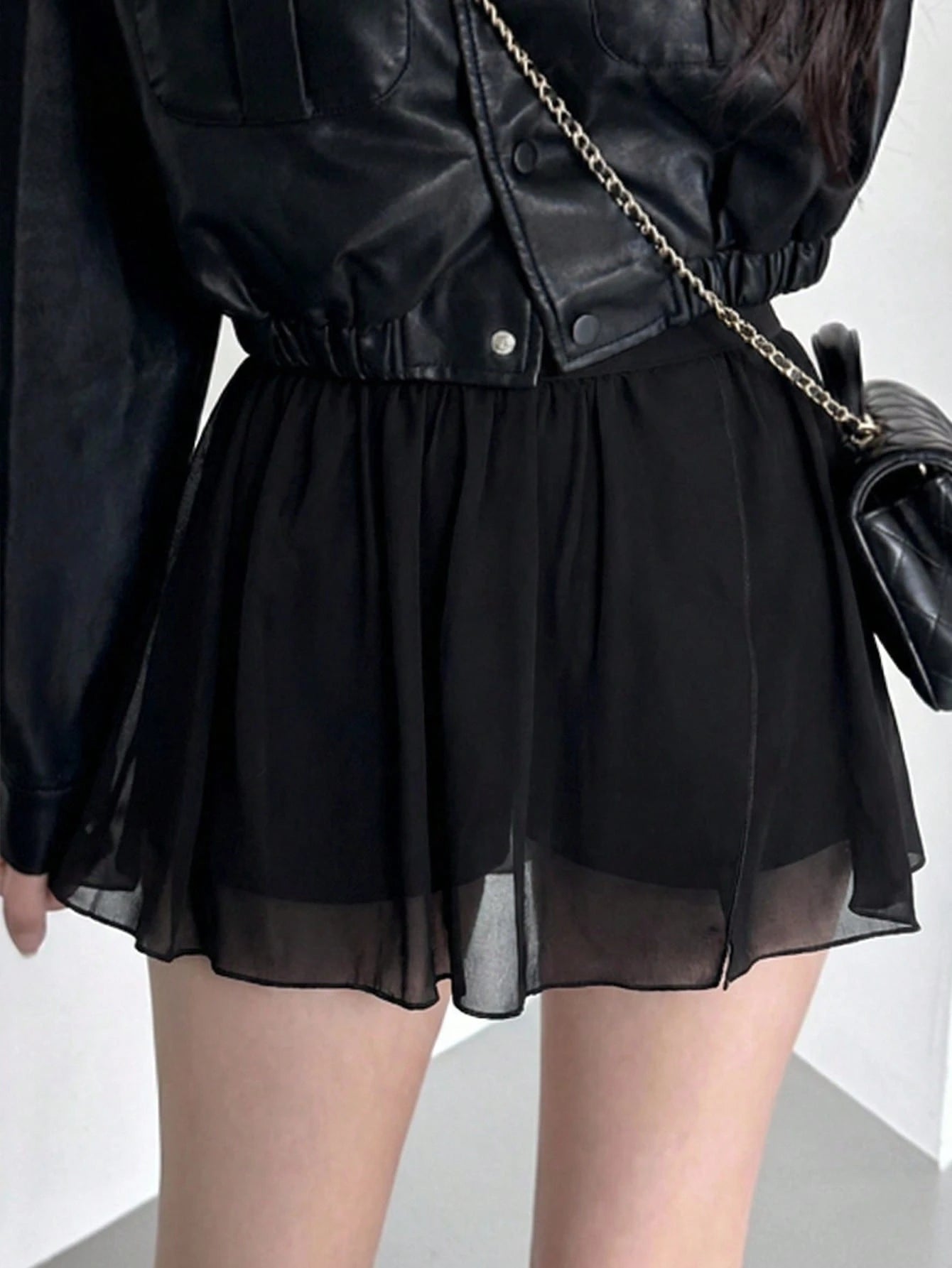 DAZY Women's Solid Color Side Slit Skirt Shorts