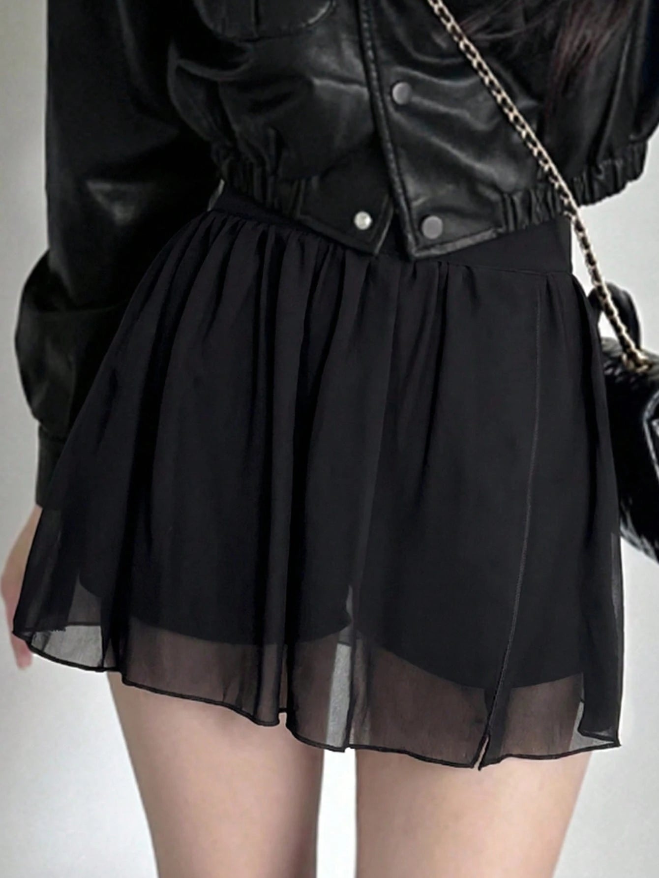 DAZY Women's Solid Color Side Slit Skirt Shorts