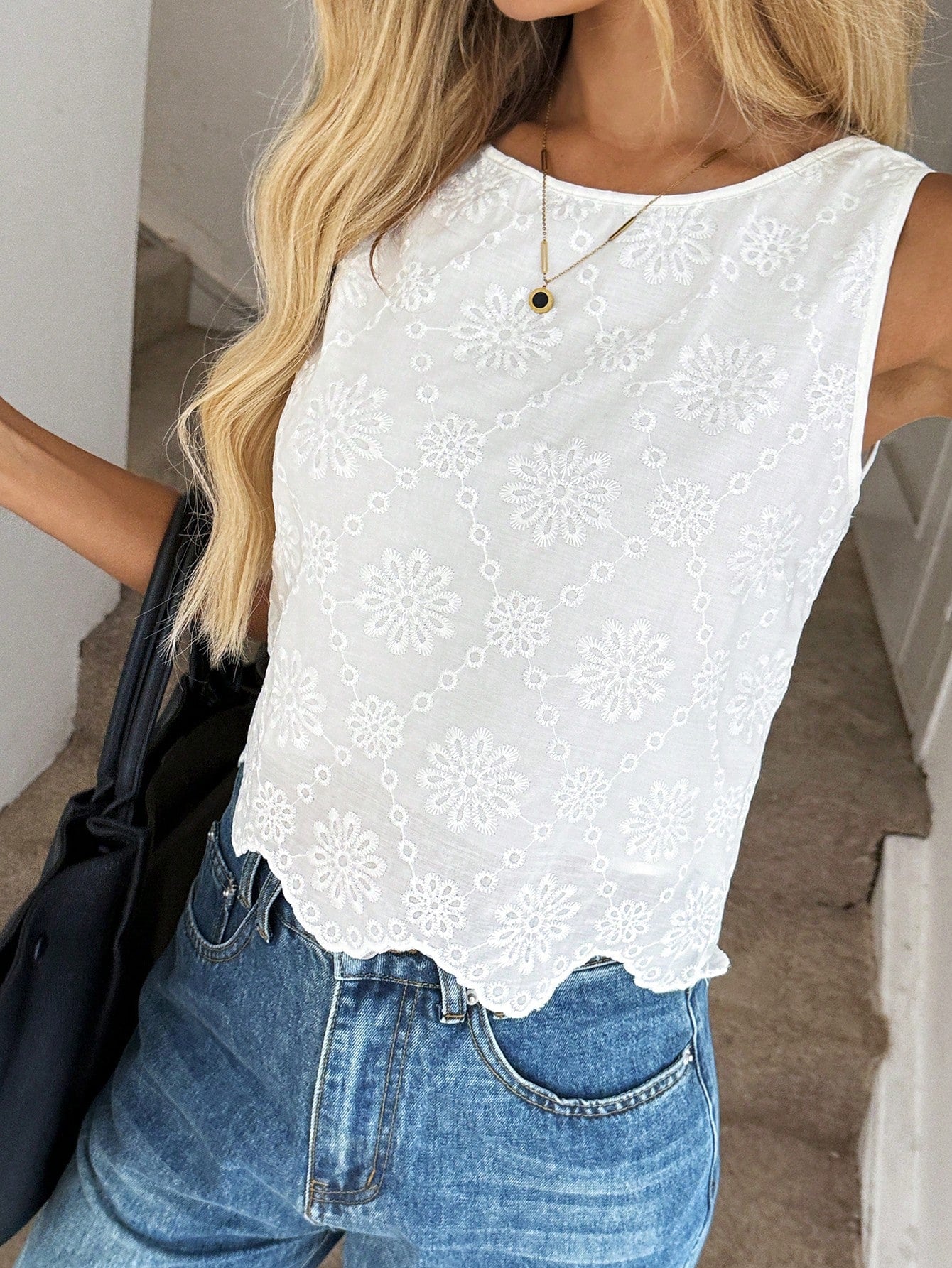 Easowa Casual Women Embroidery Decor Round Neck Sleeveless Short Blouse, For Vacation Funny Cute Summer Top Woman Ibiza