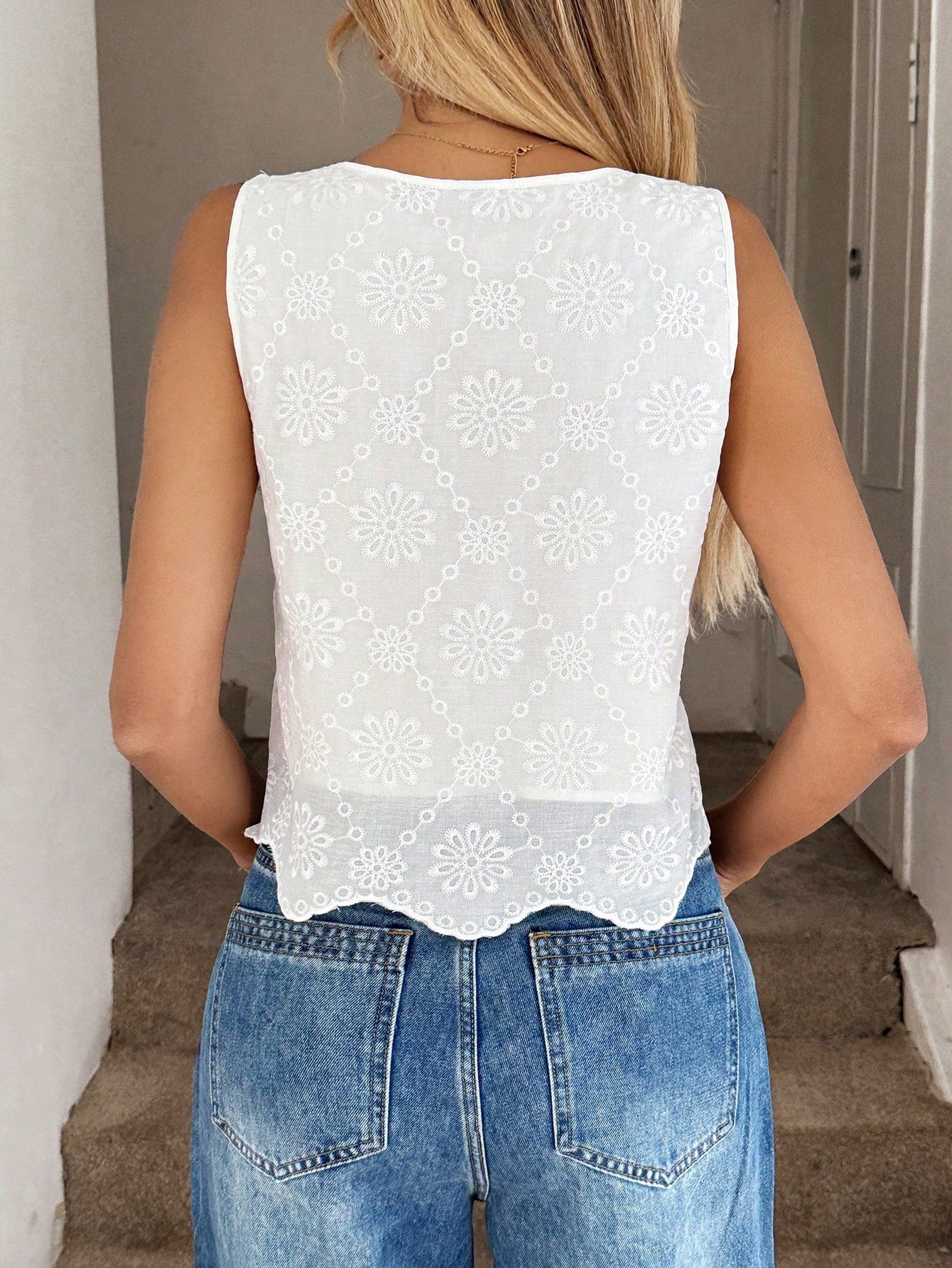 Easowa Casual Women Embroidery Decor Round Neck Sleeveless Short Blouse, For Vacation Funny Cute Summer Top Woman Ibiza