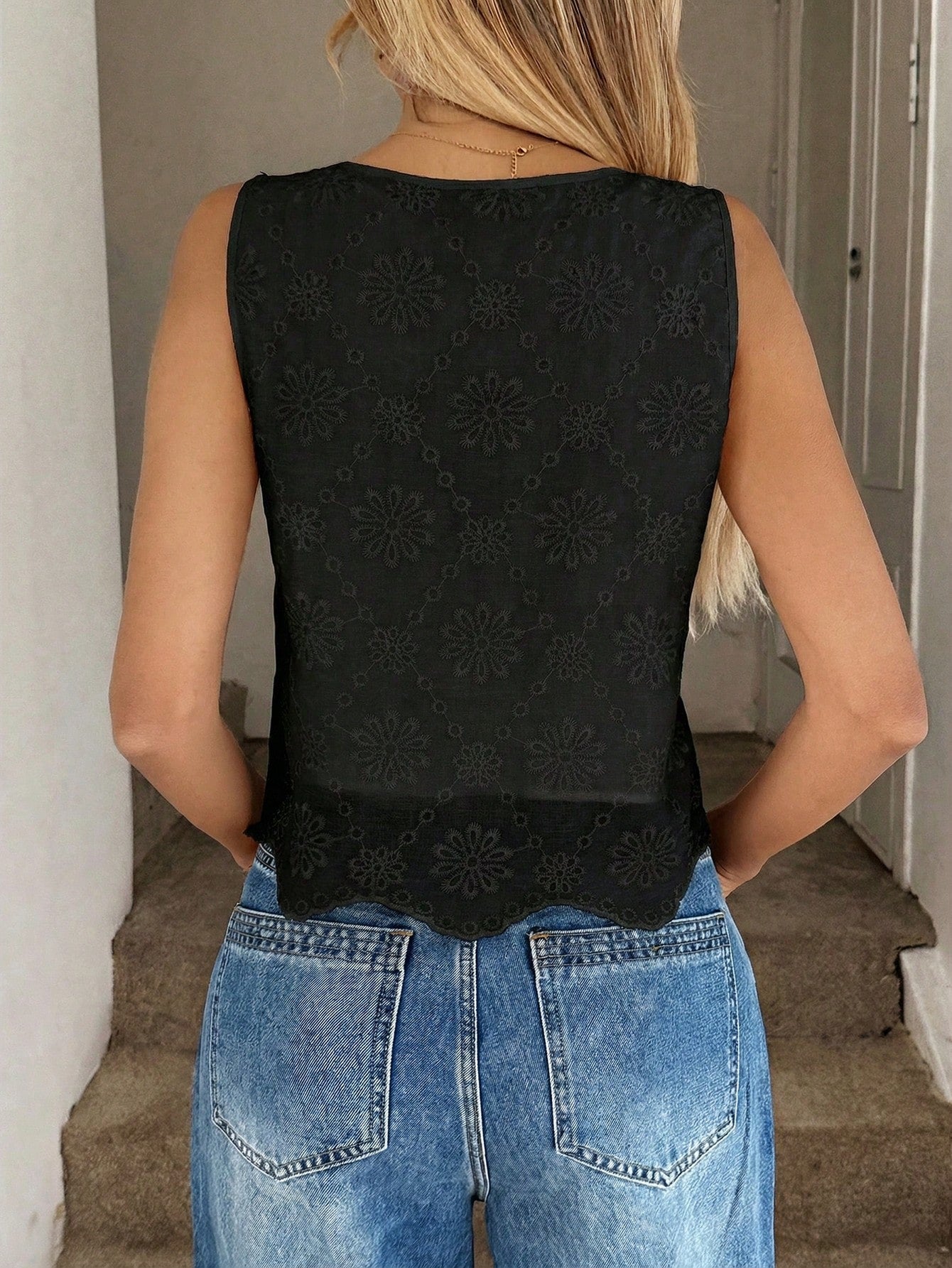 Easowa Casual Women Embroidery Decor Round Neck Sleeveless Short Blouse, For Vacation Funny Cute Summer Top Woman Ibiza