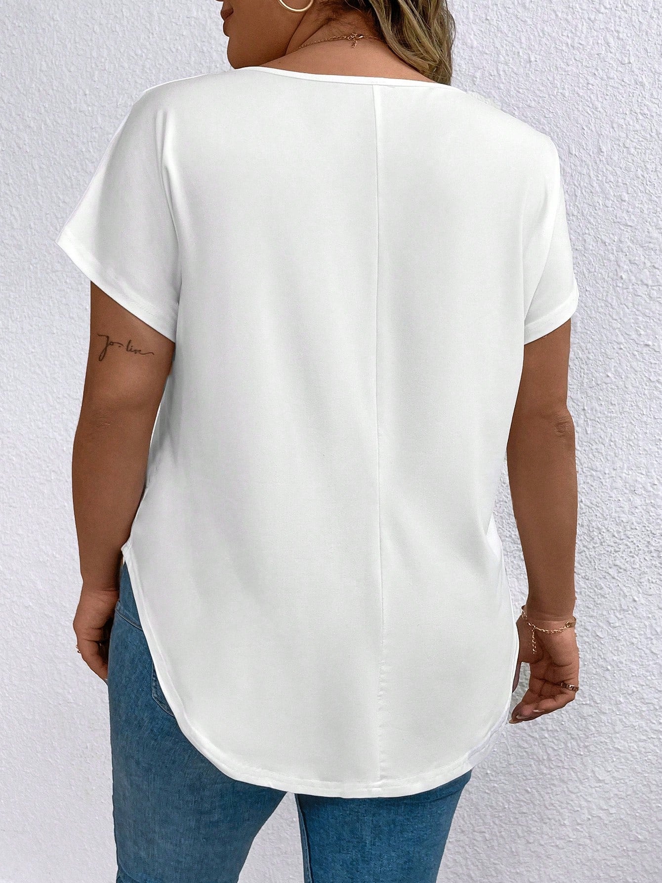EMERY ROSE Plus Size Solid Color V-Neck Short Sleeve Casual T-Shirt