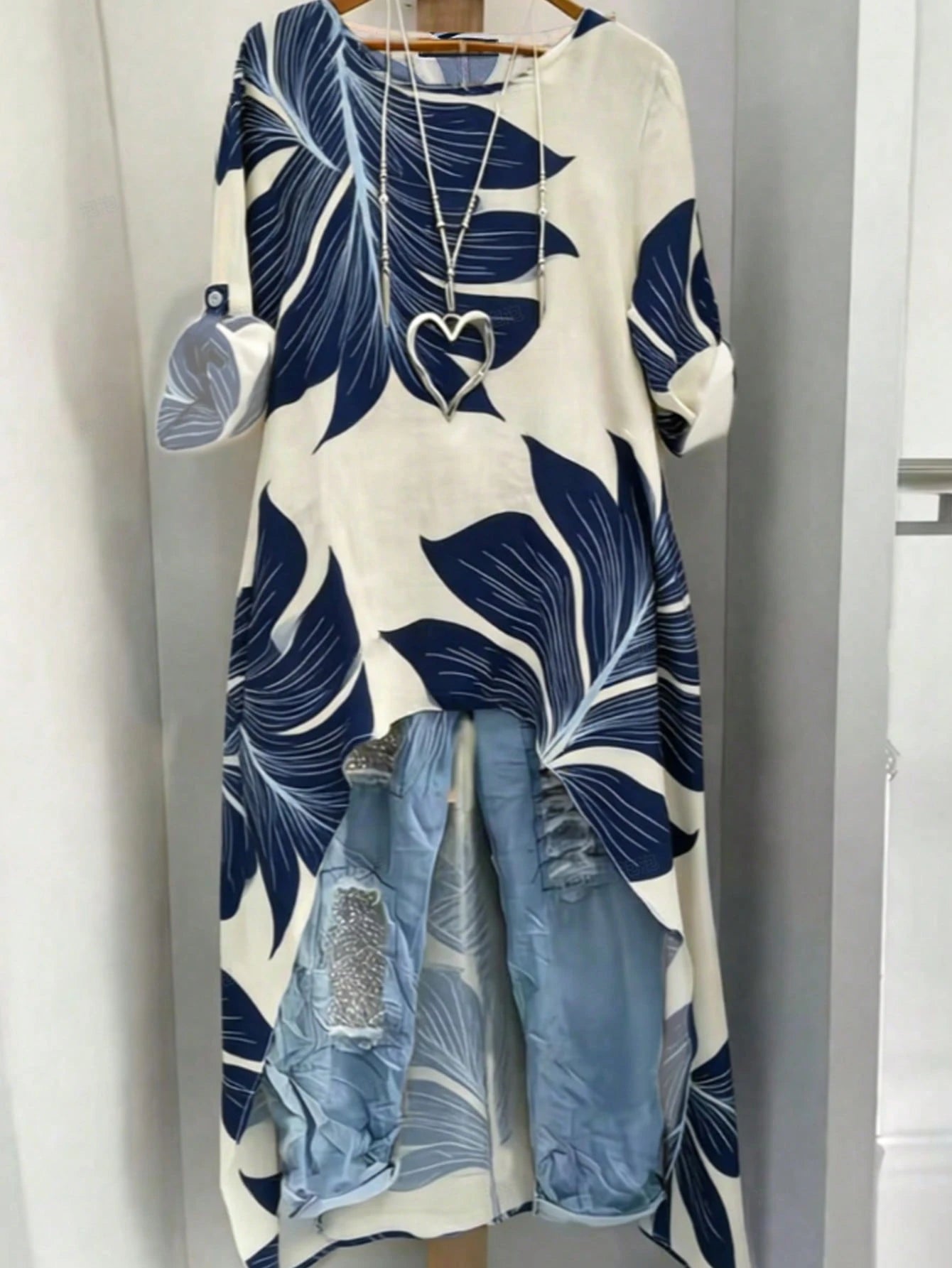 EMERY ROSE Plus-Size Women Shirt,Navy Blue Floral Print Round Neck Adjustable Long-Sleeve Shirt,Boho Summer Vacation Holiday Casual Minimalist Resort Beachwear