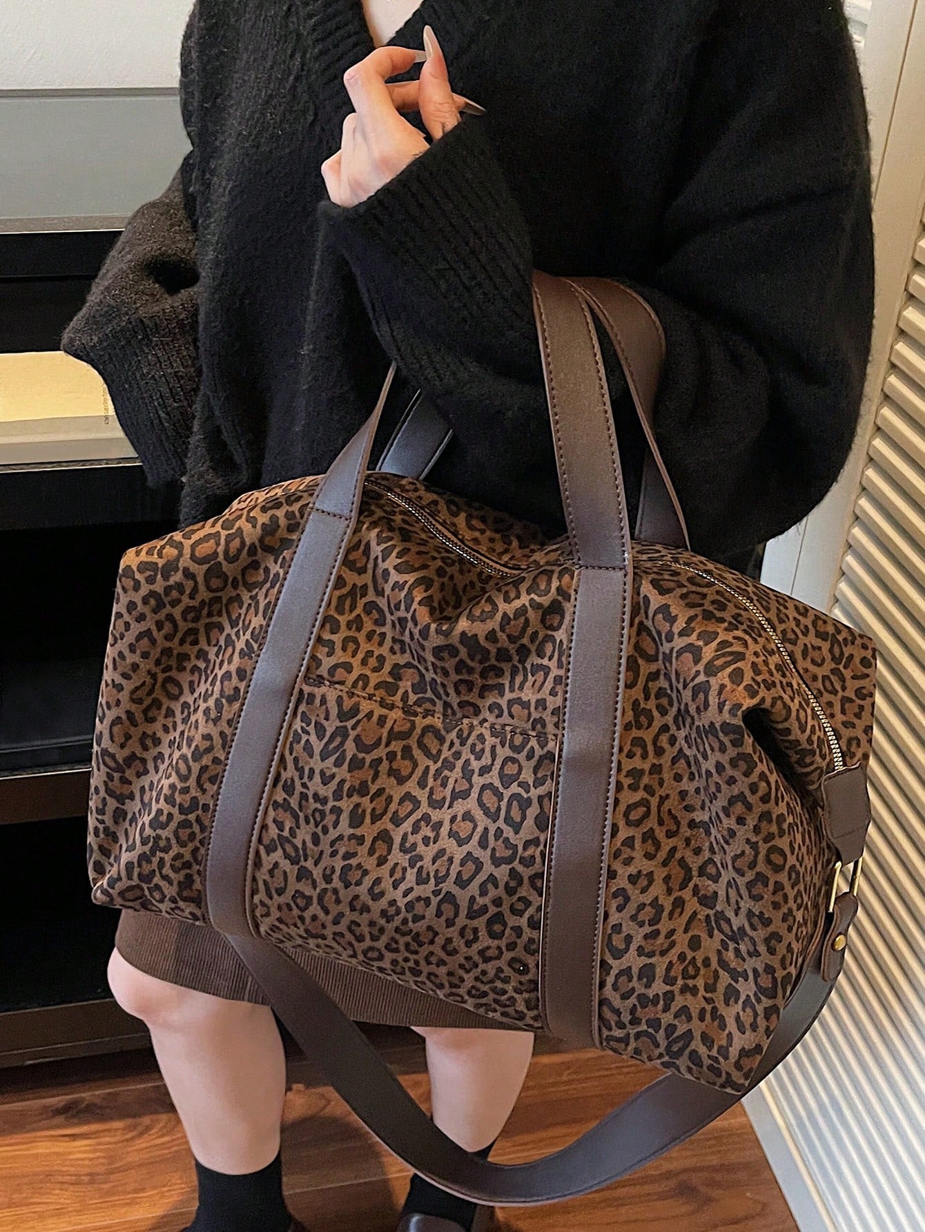 Fashionable Velvet Leopard Print Leather Handbag, Large Capacity, Travel Bag, Gym Bag, Duffle Bag, Portable, Lightweight, Durable, Stylish, For Home