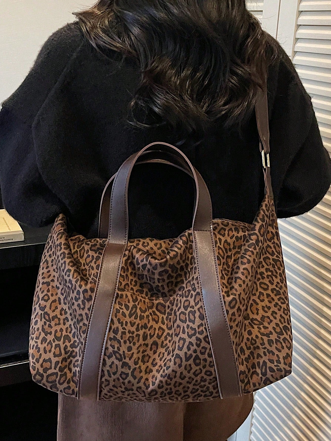 Fashionable Velvet Leopard Print Leather Handbag, Large Capacity, Travel Bag, Gym Bag, Duffle Bag, Portable, Lightweight, Durable, Stylish, For Home