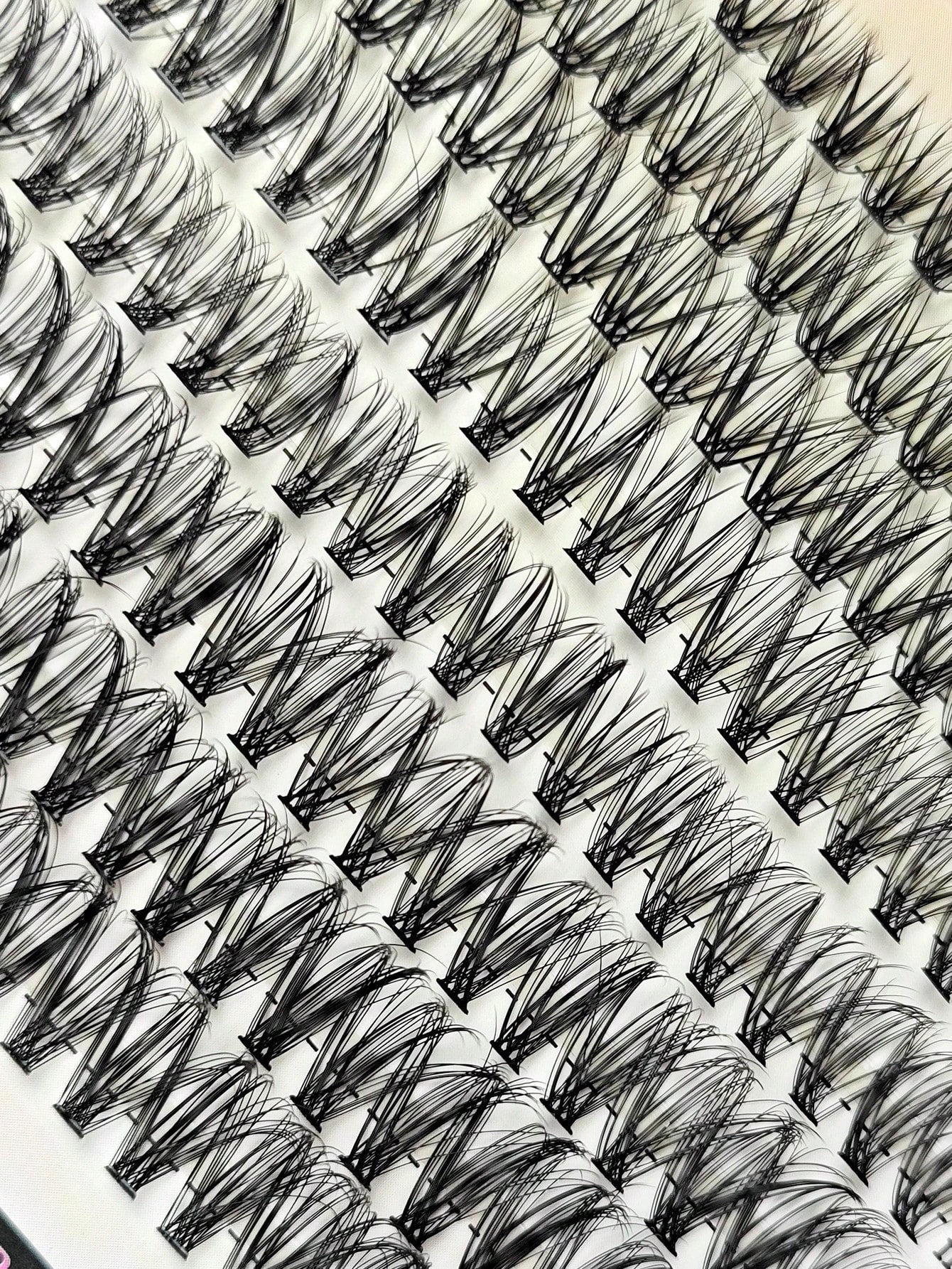 Hinarin 640pcs DIY D Curl Lash Book 30D 40D 50D 60D Super Curl Eyelash Extension Multi-Style Eye Makeup For Beginners 8-16mm Mixed Lengths Natural Cluster Fluffy Dense Mixed Styles Reusable