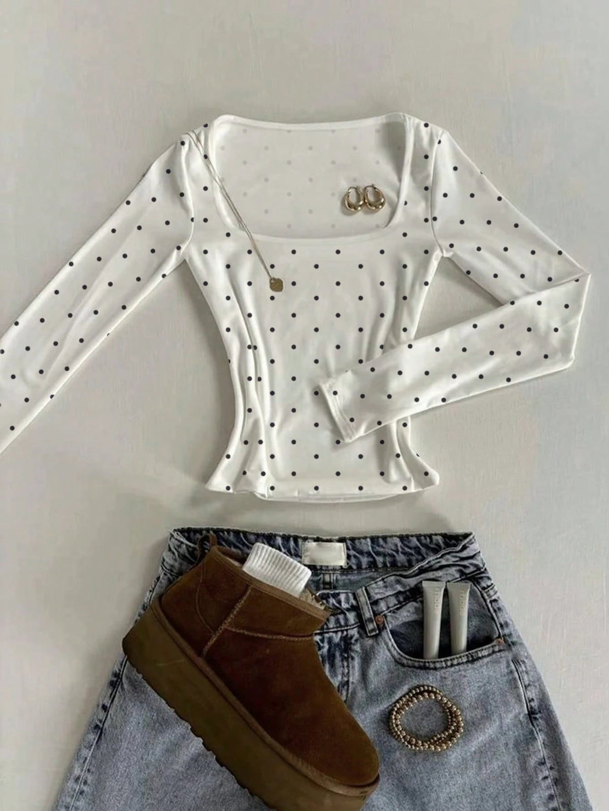 IslaSuriya Minimalist White Black Polka Dots Square Neck Slim-Fit Long-Sleeve T-Shirt,Cute Everyday Casual Top Fall Winter,Mother's Day Gift Sisters,Mom