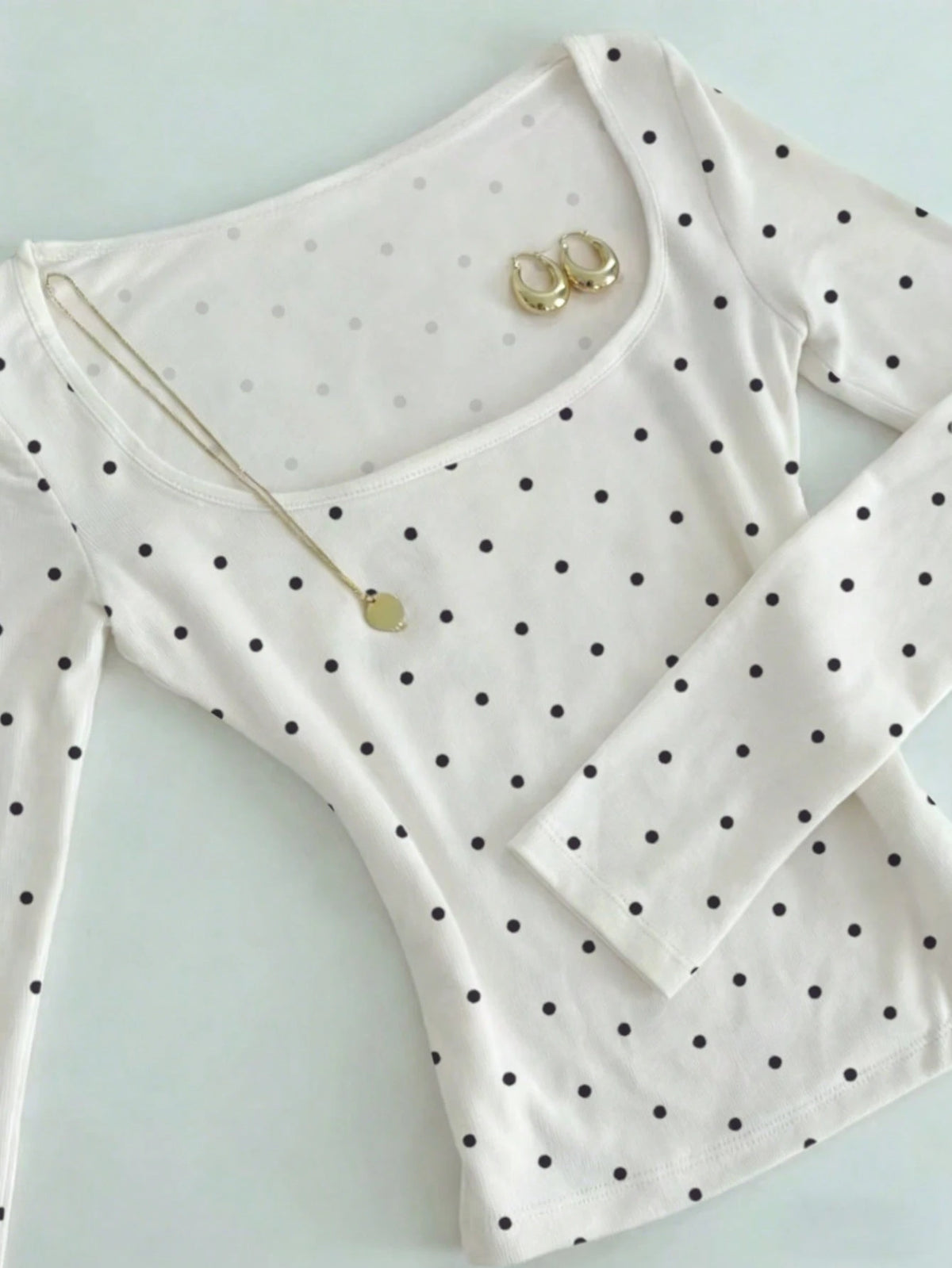 IslaSuriya Minimalist White Black Polka Dots Square Neck Slim-Fit Long-Sleeve T-Shirt,Cute Everyday Casual Top Fall Winter,Mother's Day Gift Sisters,Mom