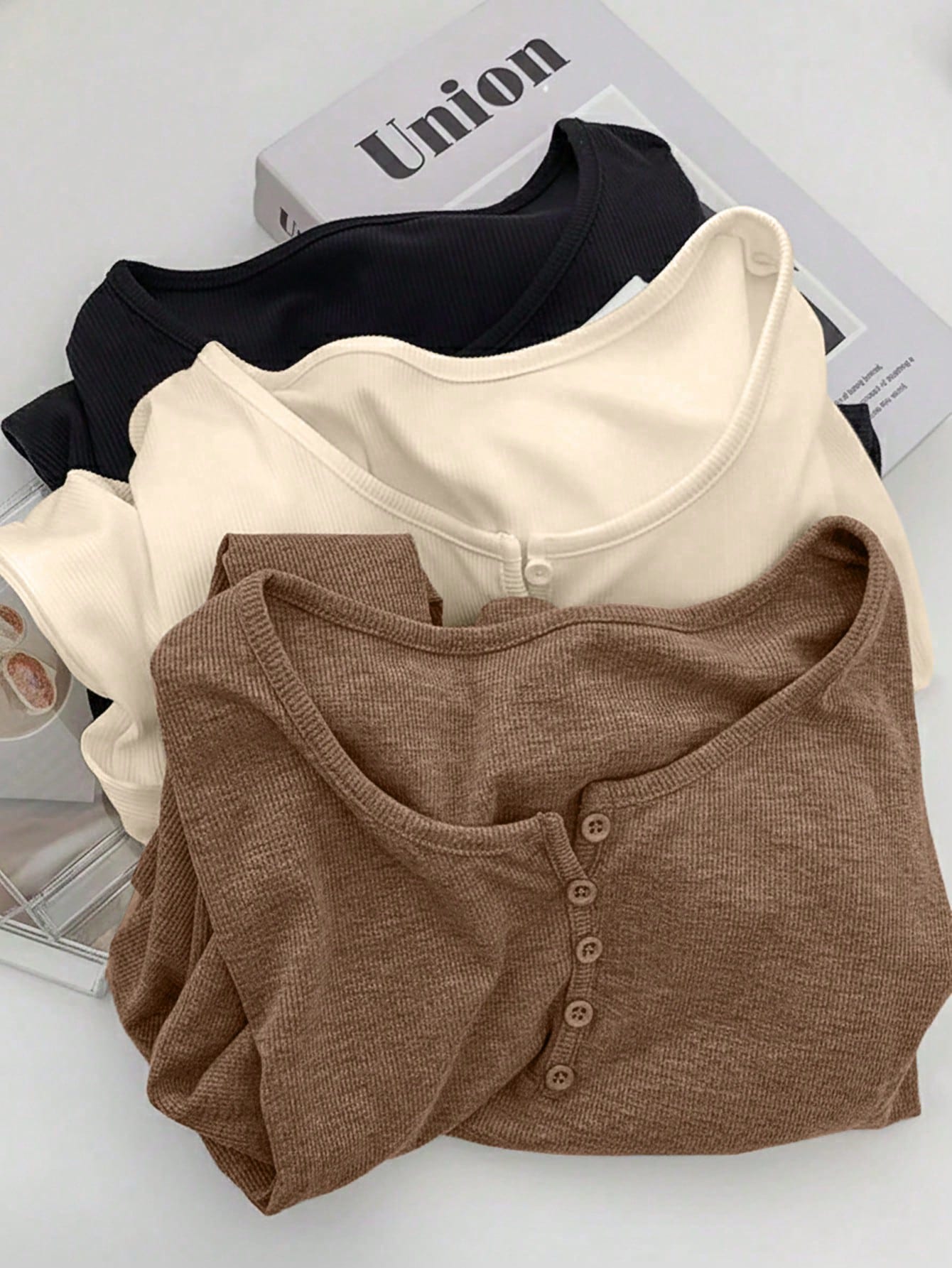 IslaSuriya Women's Solid Color Button Decor Casual Scoop Neck Long Sleeve T-Shirt