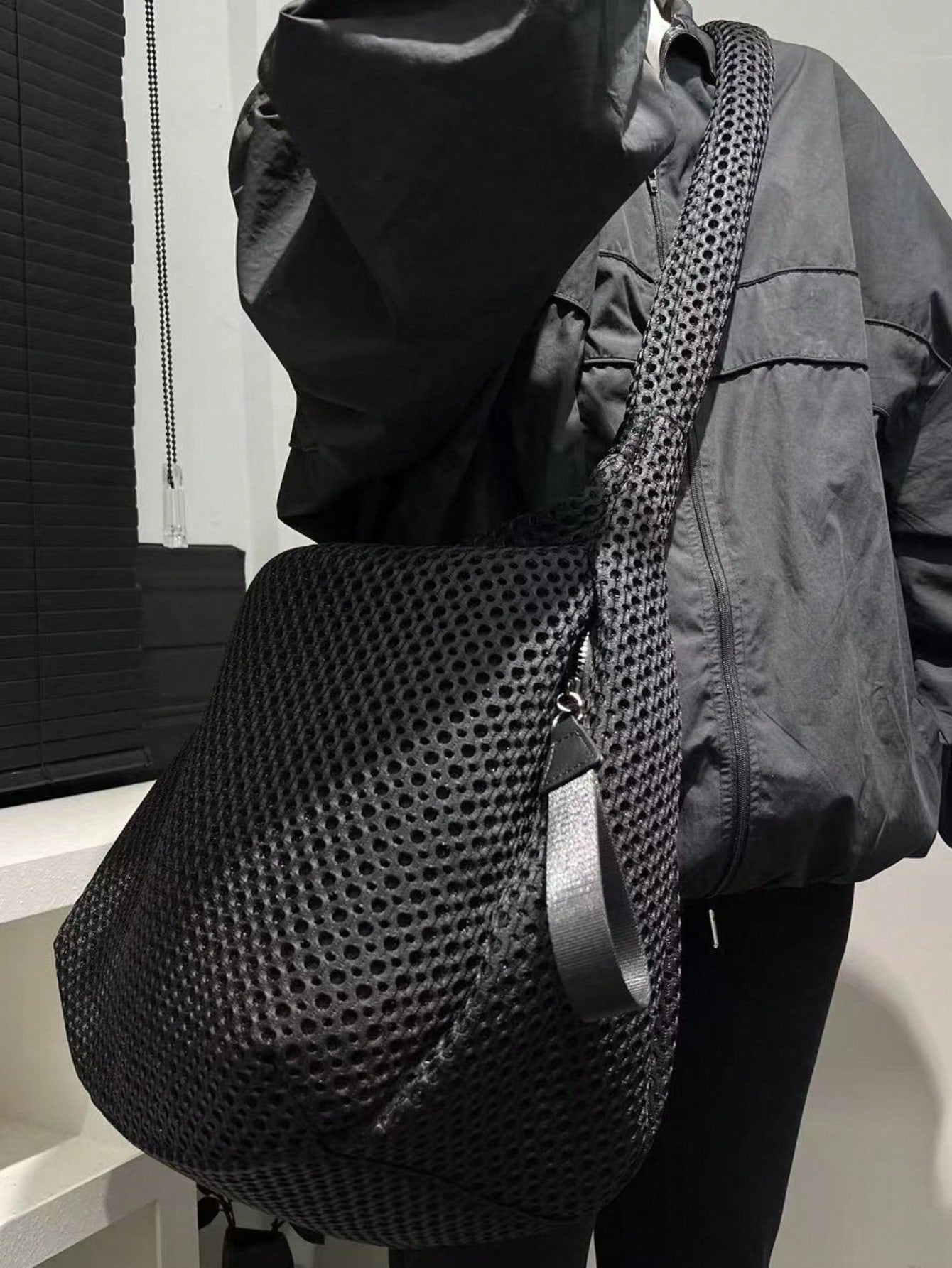 Ladies' Fashionable Nylon Messenger Bag, Large-Capacity Pure-Color Crossbody Bag, Fixed Shoulder Strap, Polyester Lining, Thickened Casual Handbag