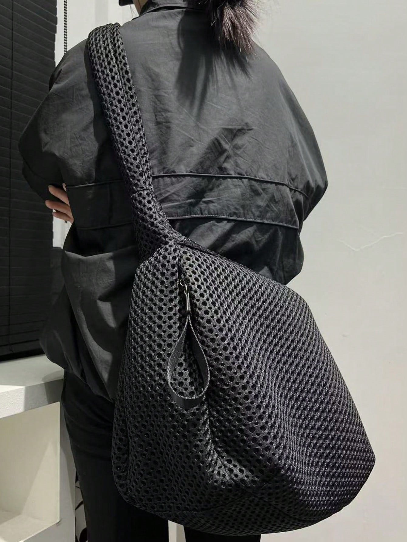 Ladies' Fashionable Nylon Messenger Bag, Large-Capacity Pure-Color Crossbody Bag, Fixed Shoulder Strap, Polyester Lining, Thickened Casual Handbag