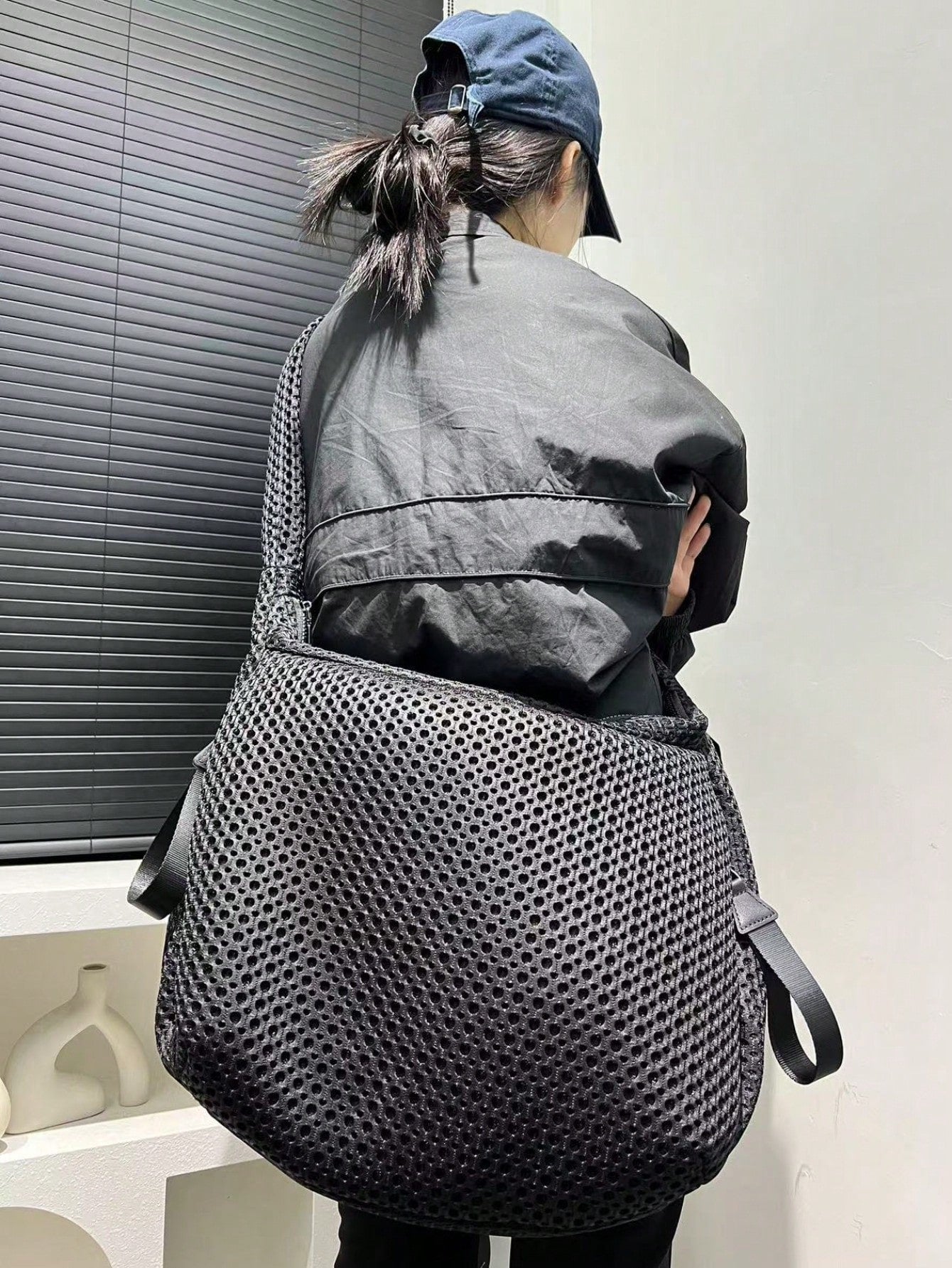 Ladies' Fashionable Nylon Messenger Bag, Large-Capacity Pure-Color Crossbody Bag, Fixed Shoulder Strap, Polyester Lining, Thickened Casual Handbag
