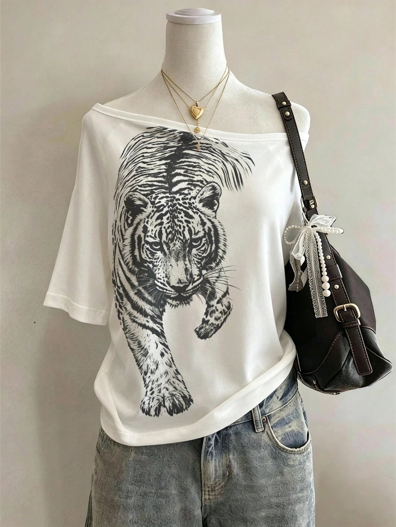 Lalippa Leopard Print Fashionable Minimalist Women's Oversized Scoop Neck Short Sleeve Drop Shoulder T-Shirt, Gift For Friends