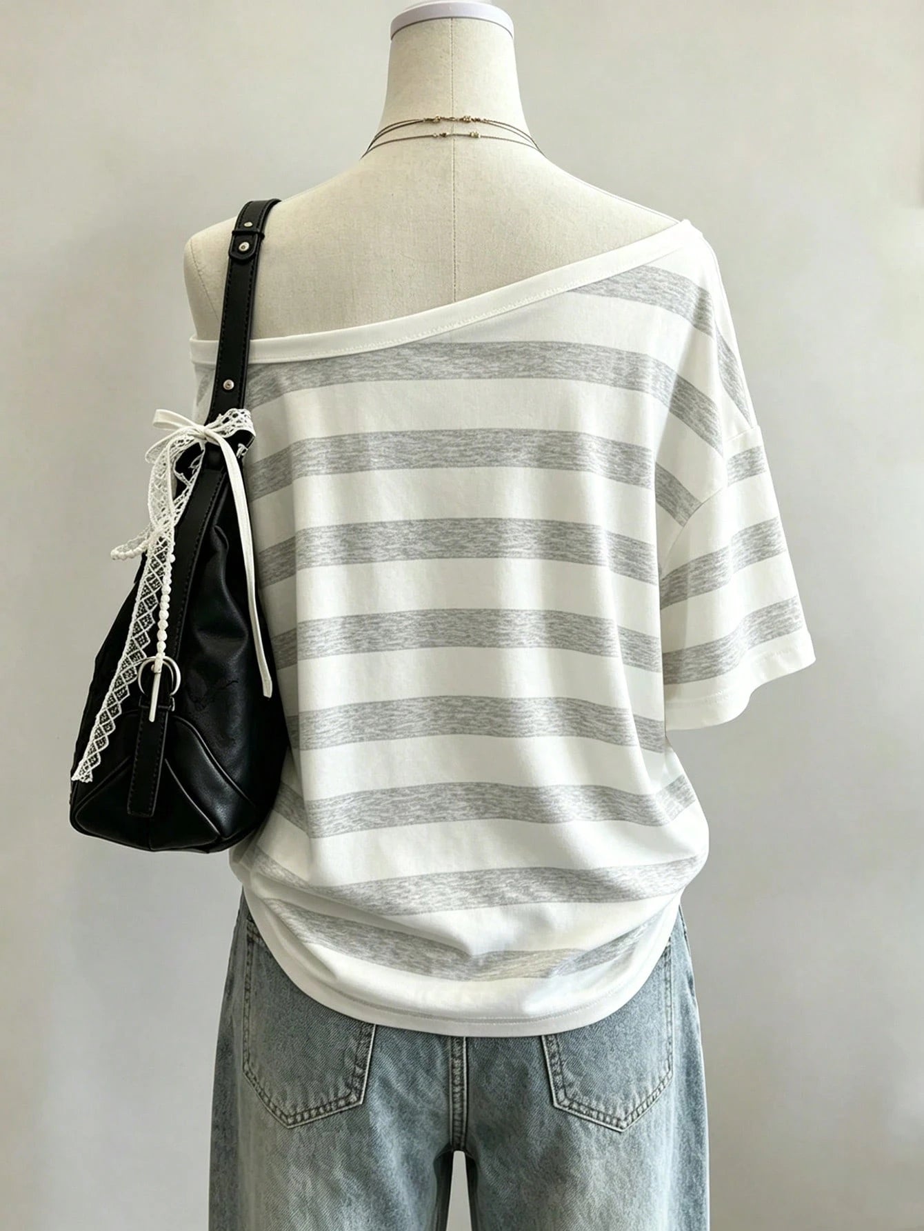 Lalippa Striped Digital Print Fashion Minimalist Women's Round Neck T-Shirt, Gift For Friends