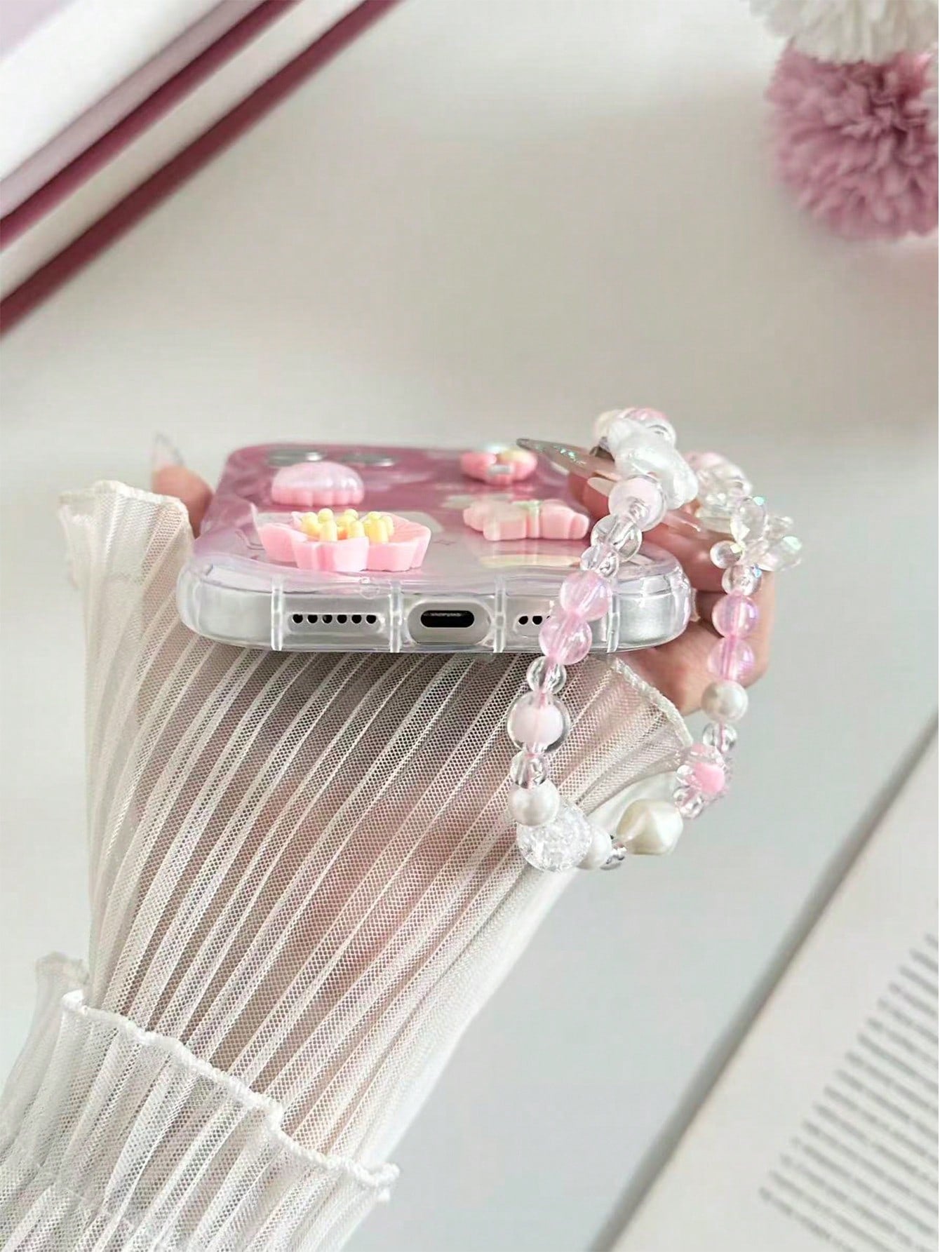 Large Flower Applique Painted Flat Print Cream Wavy Edge With Bracelet Simple Anti-Drop Thickened Phone Protective Case Suitable For Ip 17/Ip 17pro/Ip 17promax/Iphone16 XR/7/8 Iphone15Promax/12PROMAX