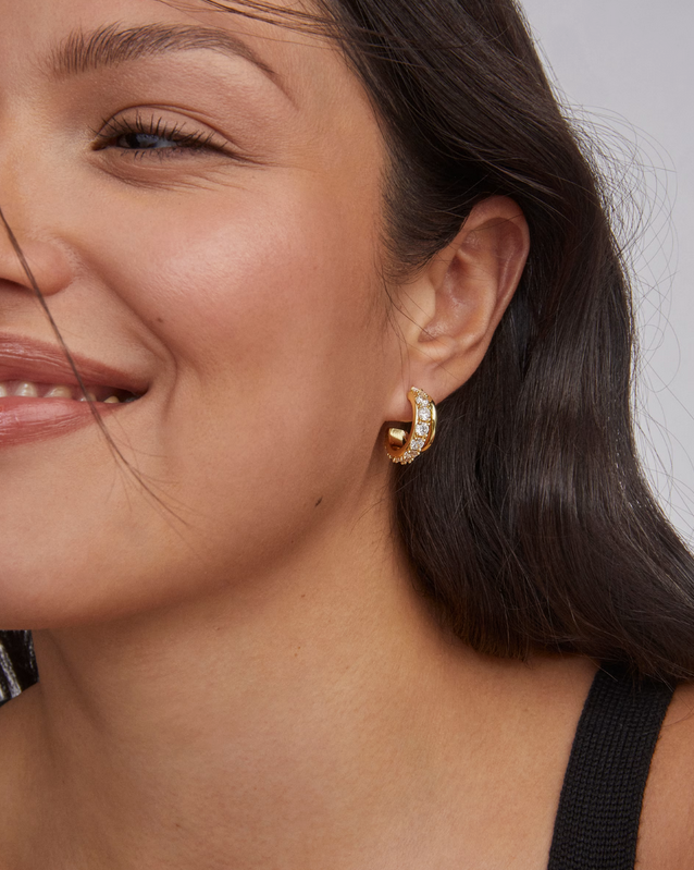 Livy Huggie Earrings Gold