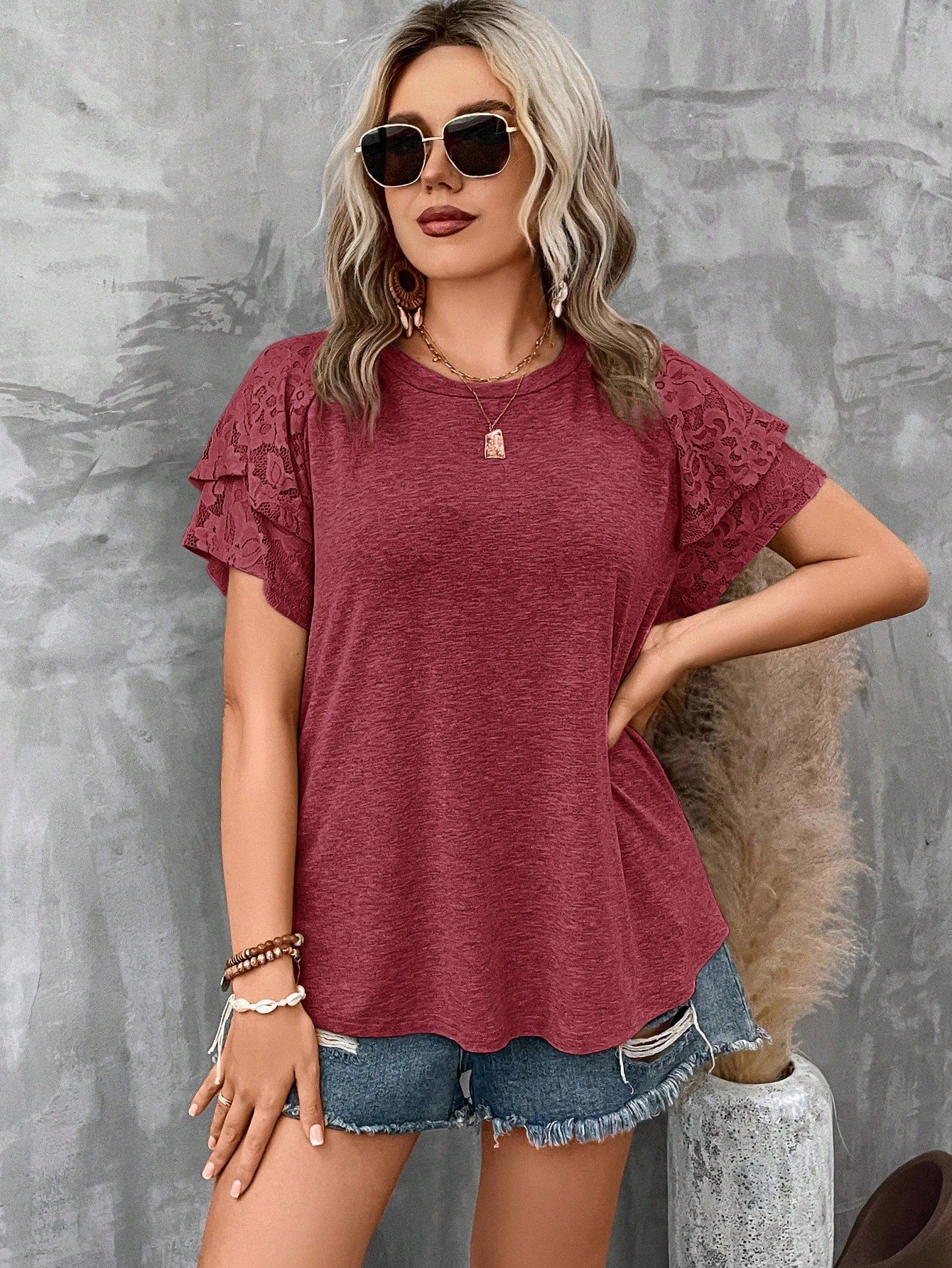 LUNE Plus Contrast Lace Flounce Sleeve Tee