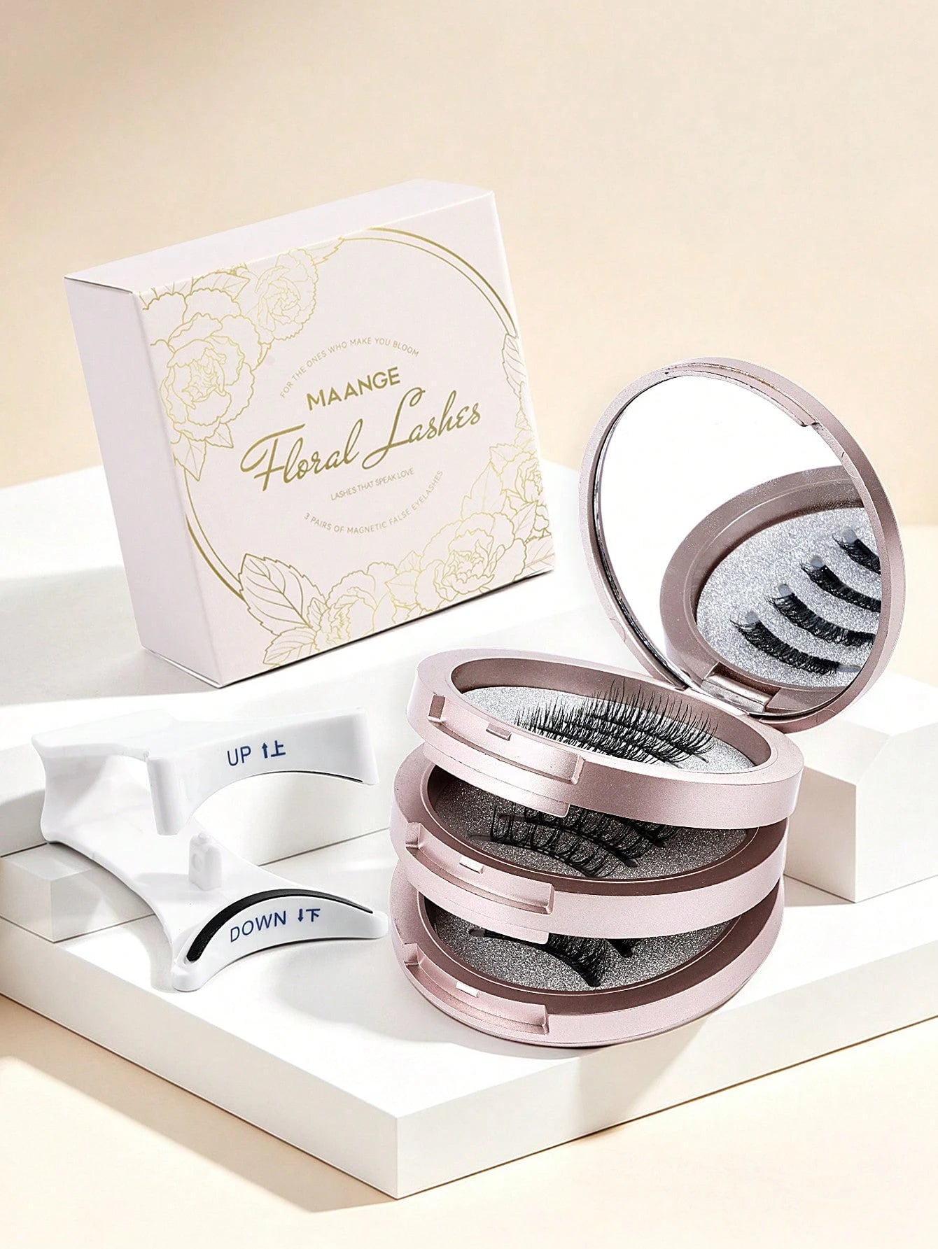 MAANGE 3 Pairs CC Voluminous Curly Magnetic False Eyelashes Set, With Reusable Eyelash Applicator, No Glue Needed, Cartoon Style False Eyelashes, Perfect Fit For Eye Contour, Natural Cartoon Style Fal