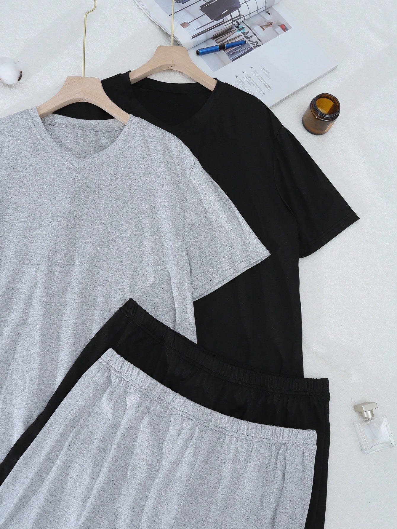 Men Solid Color V-Neck Short Sleeve Top And Shorts Pajama Set,2 Set