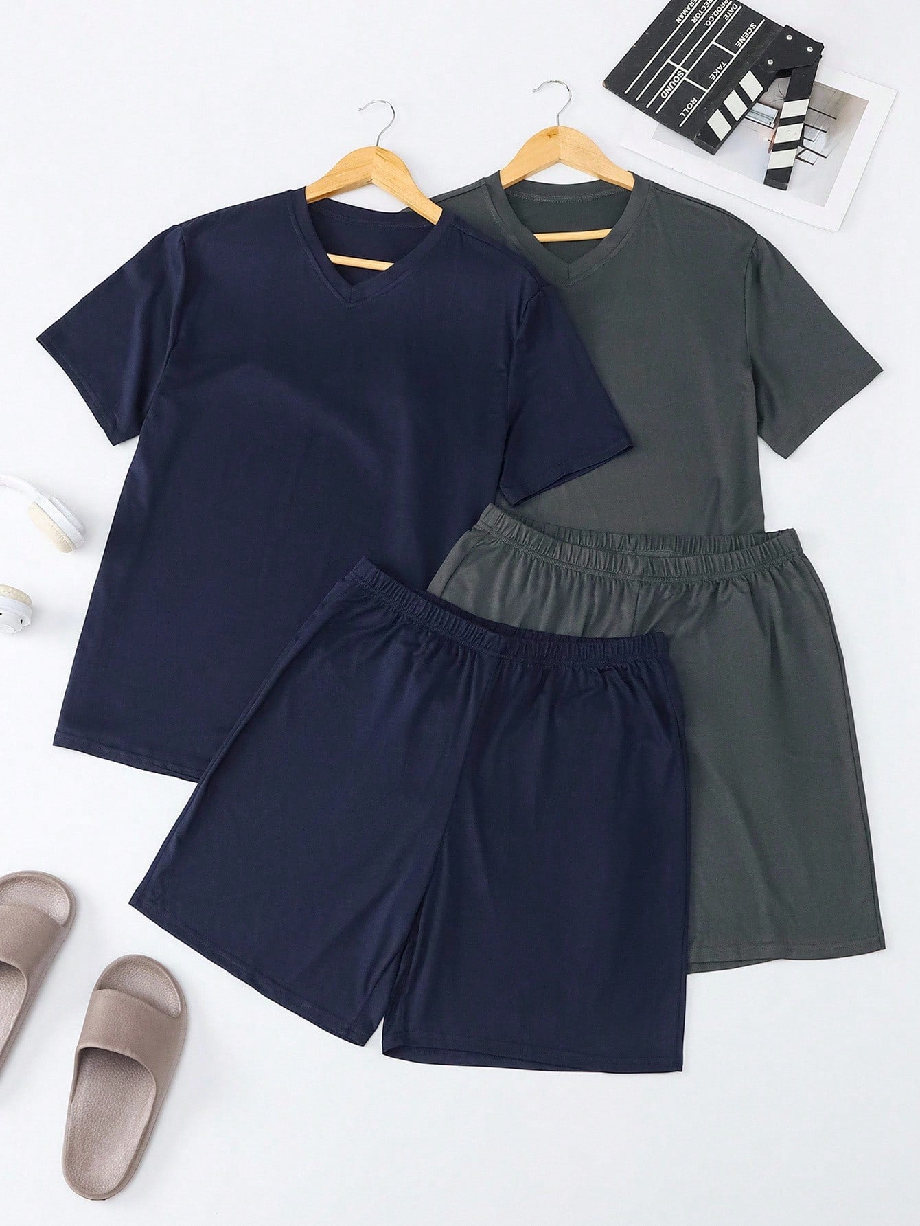 Men Solid Color V-Neck Short Sleeve Top And Shorts Pajama Set,2 Set