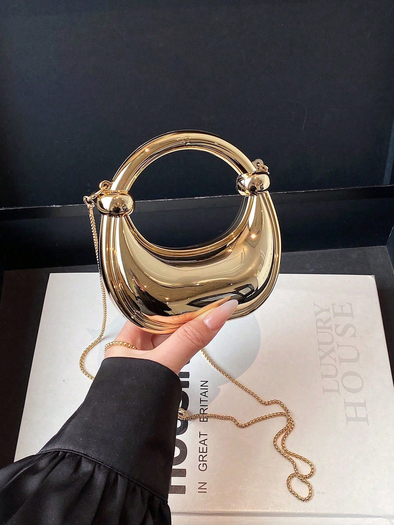 New Acrylic Mini Bag Fashionable Clutch Bag Unique Crescent Shape Elegant Evening Bag Crossbody Chain Bag