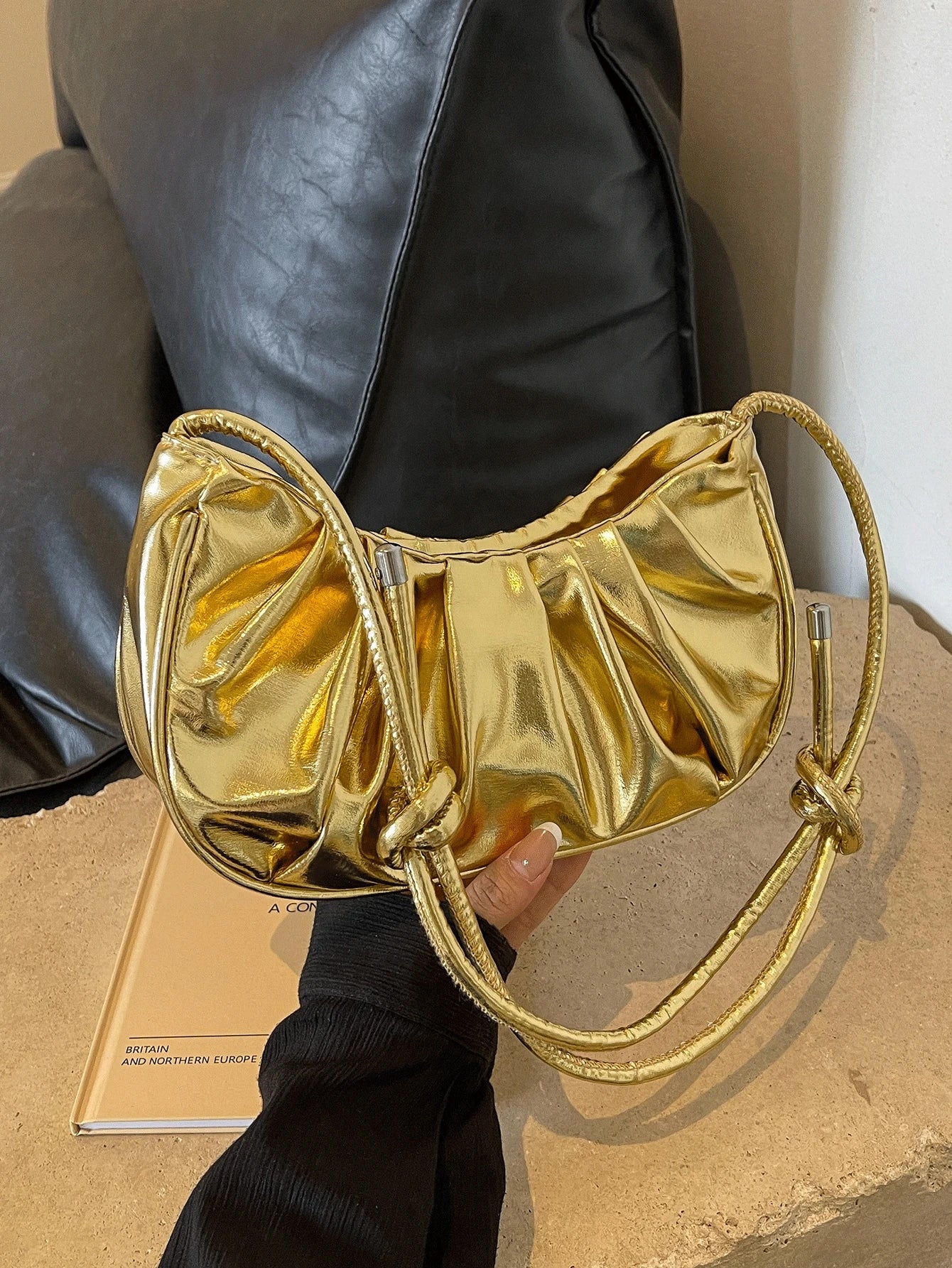 New Classic Versatile Solid Color PU Waterproof Pleated Design Underarm Baguette Bag, Zipper Closure Shoulder Crescent Bag, Streetwear Style Women's Gold Handbag, Suitable For Shopping, Commuting To W