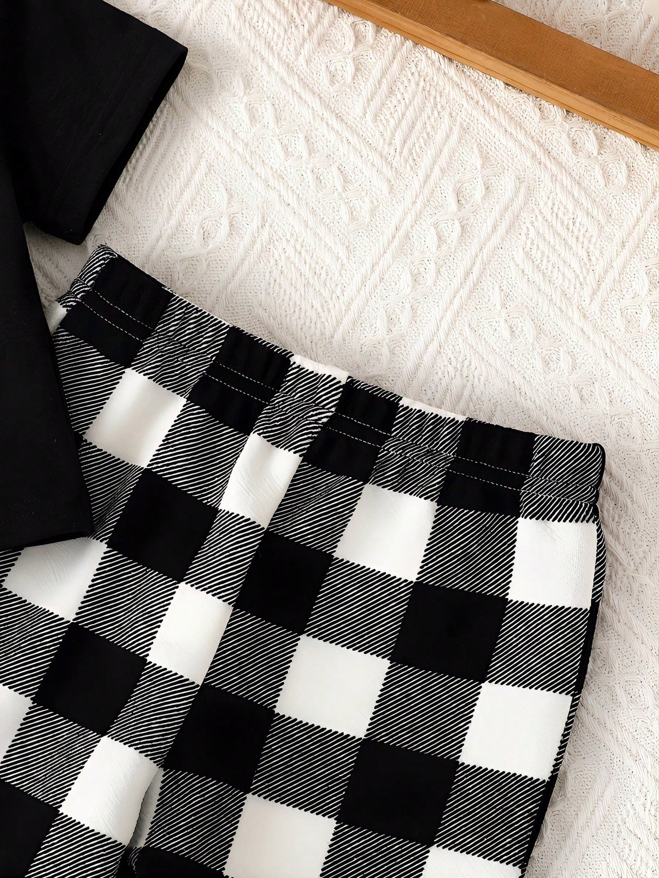 Newborn Baby Boy Minimalist Embroidered Pattern Round Neck Short Sleeve Plaid Loose Casual Pajama Set, 2pcs