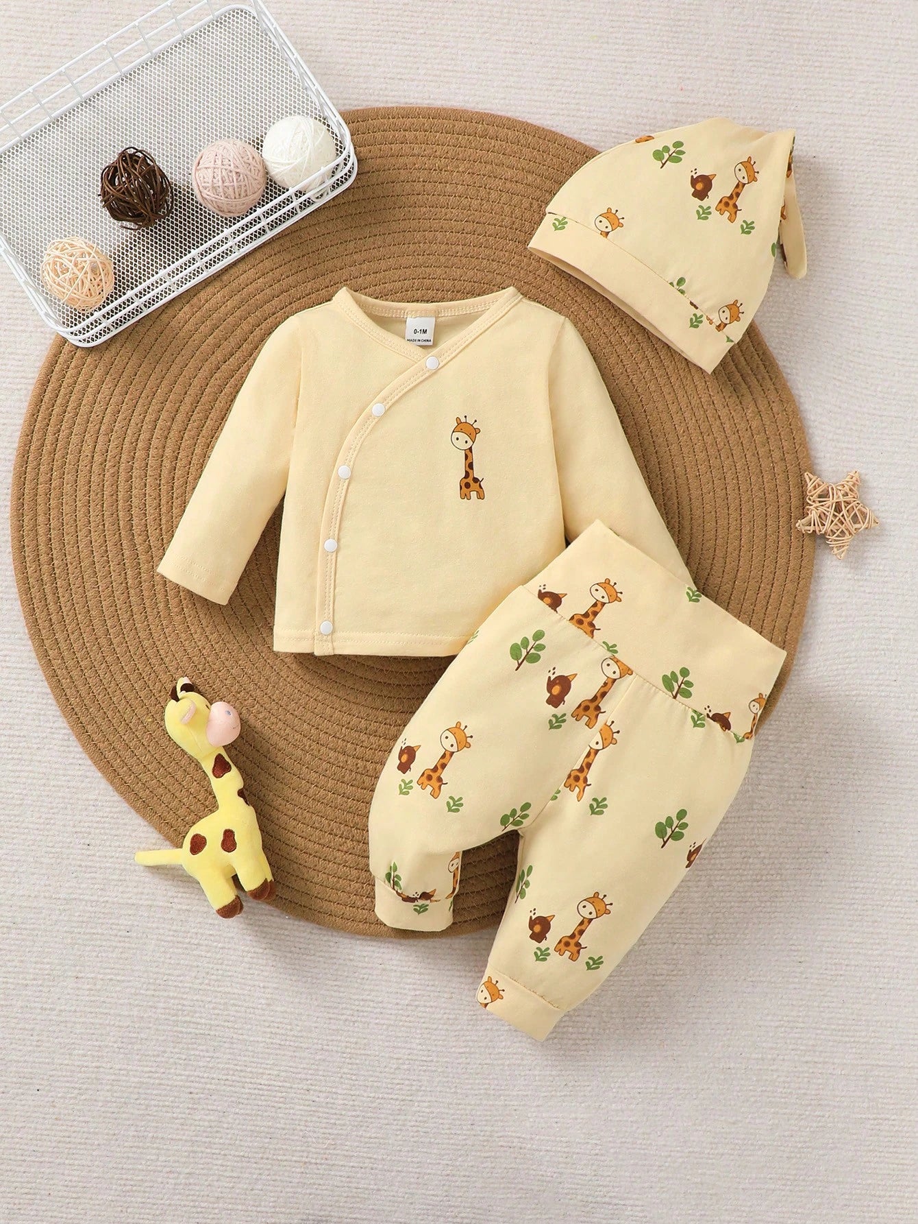 Newborn Baby Cartoon Giraffe Print Single-Breasted Long Sleeve Top And Pants Set With Hat