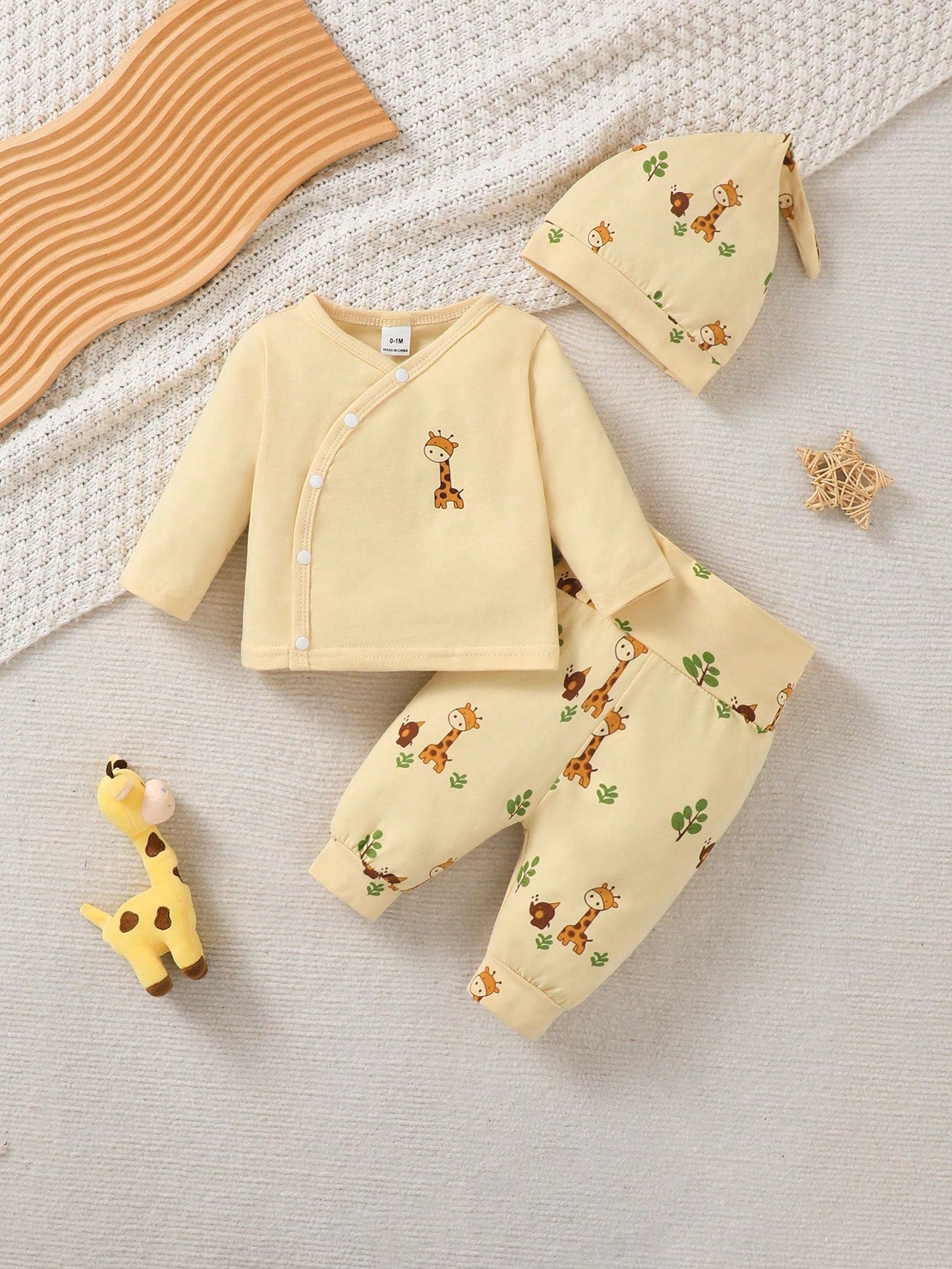 Newborn Baby Cartoon Giraffe Print Single-Breasted Long Sleeve Top And Pants Set With Hat