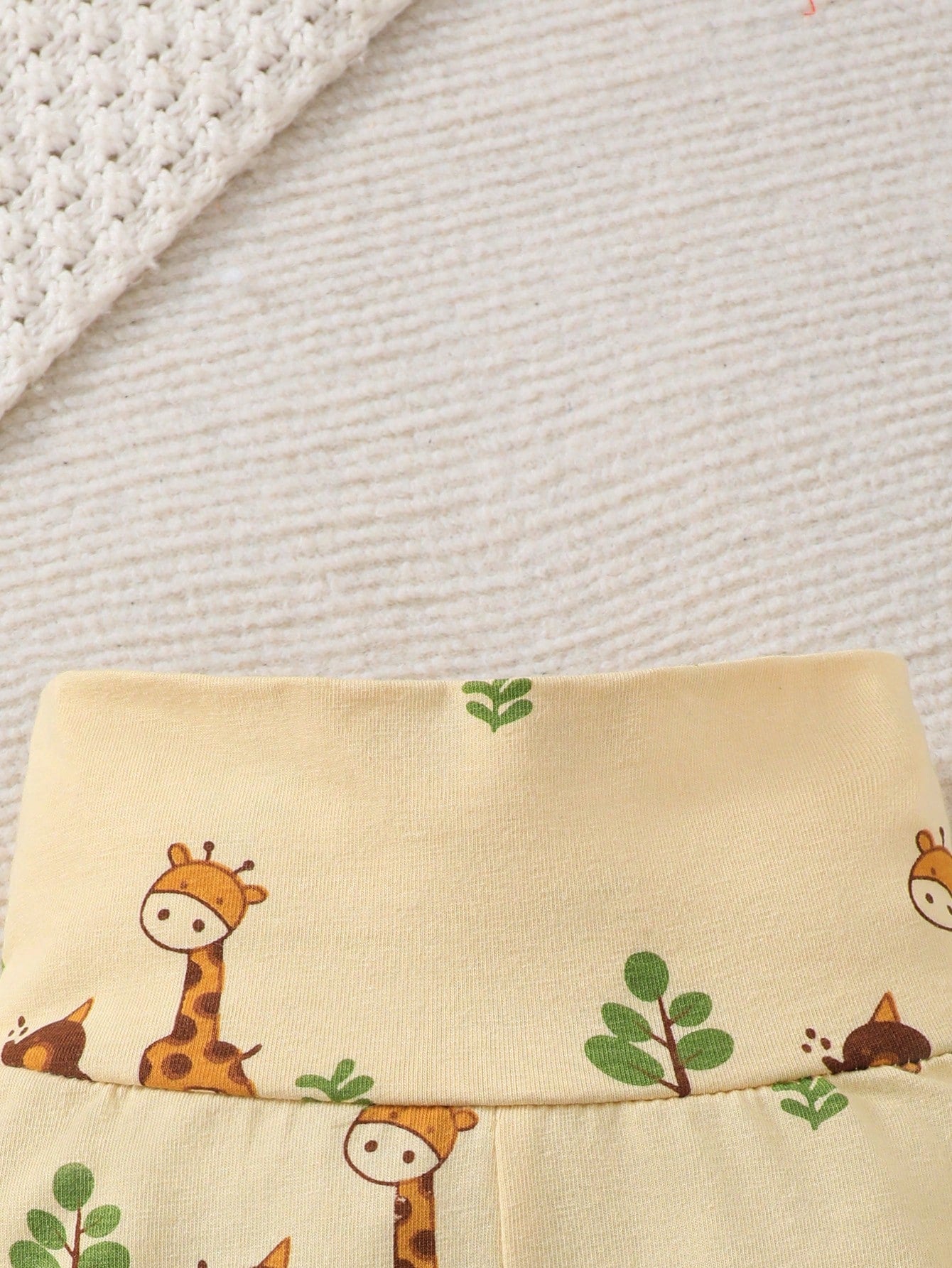 Newborn Baby Cartoon Giraffe Print Single-Breasted Long Sleeve Top And Pants Set With Hat