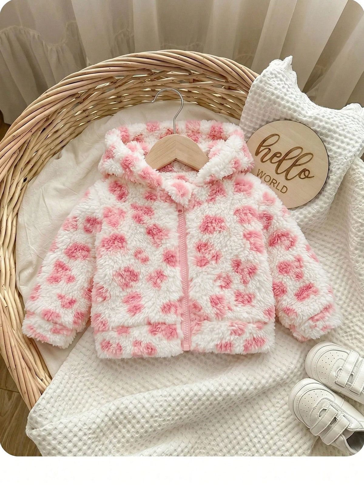 Newborn Baby Girl Autumn/Winter Cute Solid Color Fluffy Heart Pattern Hooded Jacket Coat Thick