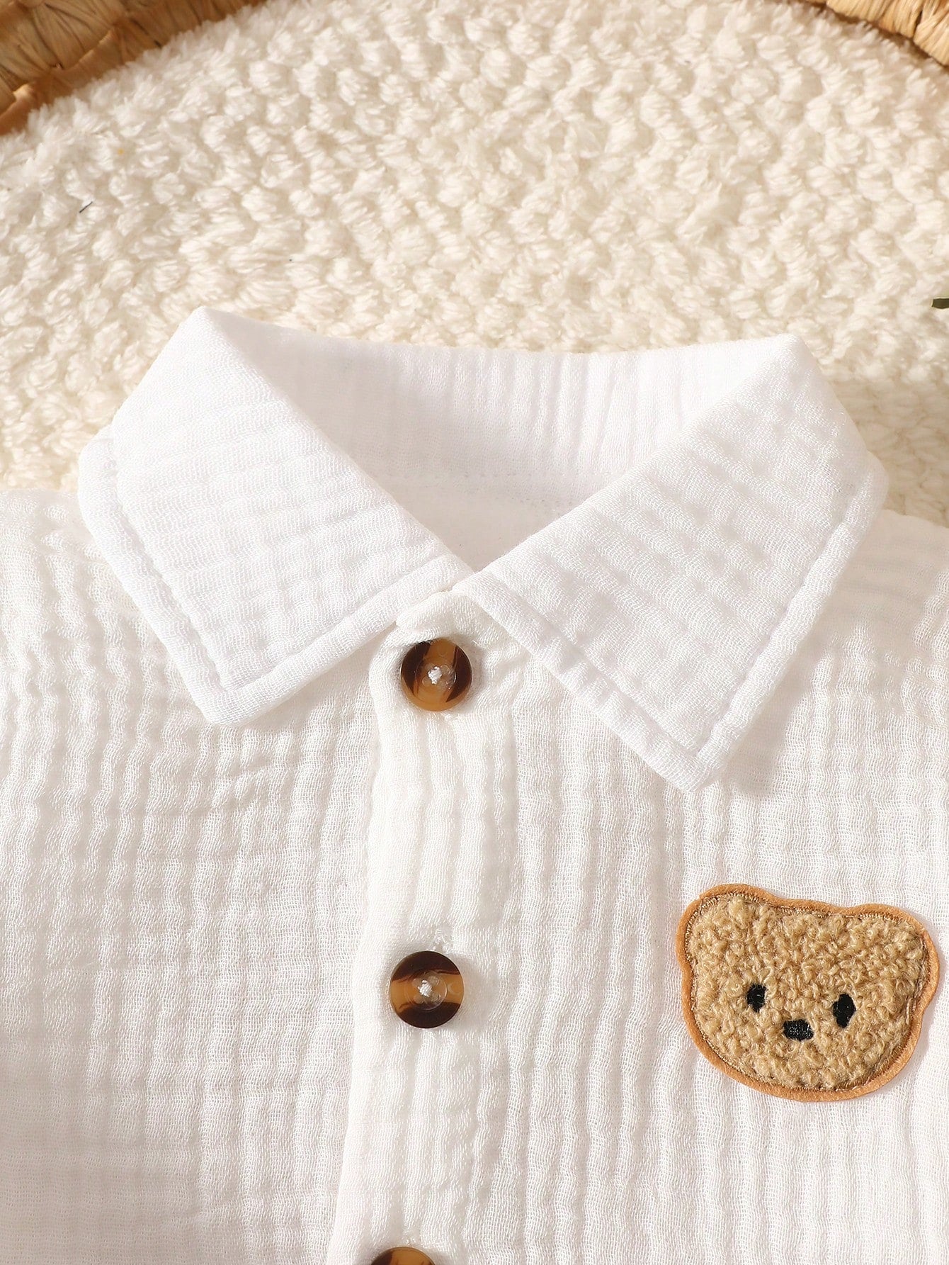 Newborn White Long-Sleeve Collared Shirt With A Small Bear Design, Paired With Apricot-Colored Pants