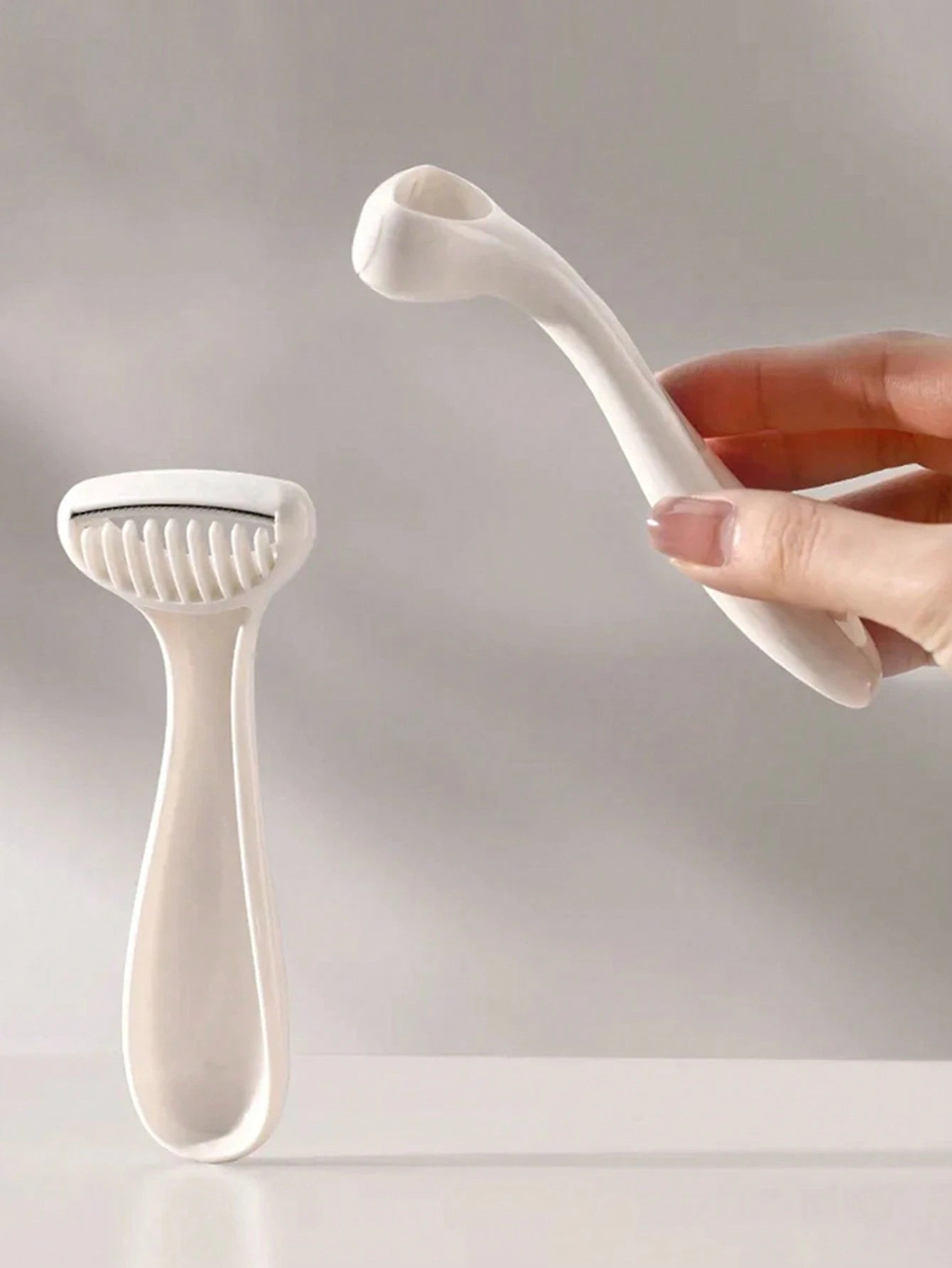 Newest Silky Fuzz Shaving Knife, Skin Blade, Gentle Trimming Without Harming Skin, No Black Spots, Razor For Leg & Underarm Hair Removal Beauty Makeup Tool, Women's Depilator, Portable Rubber Eraser