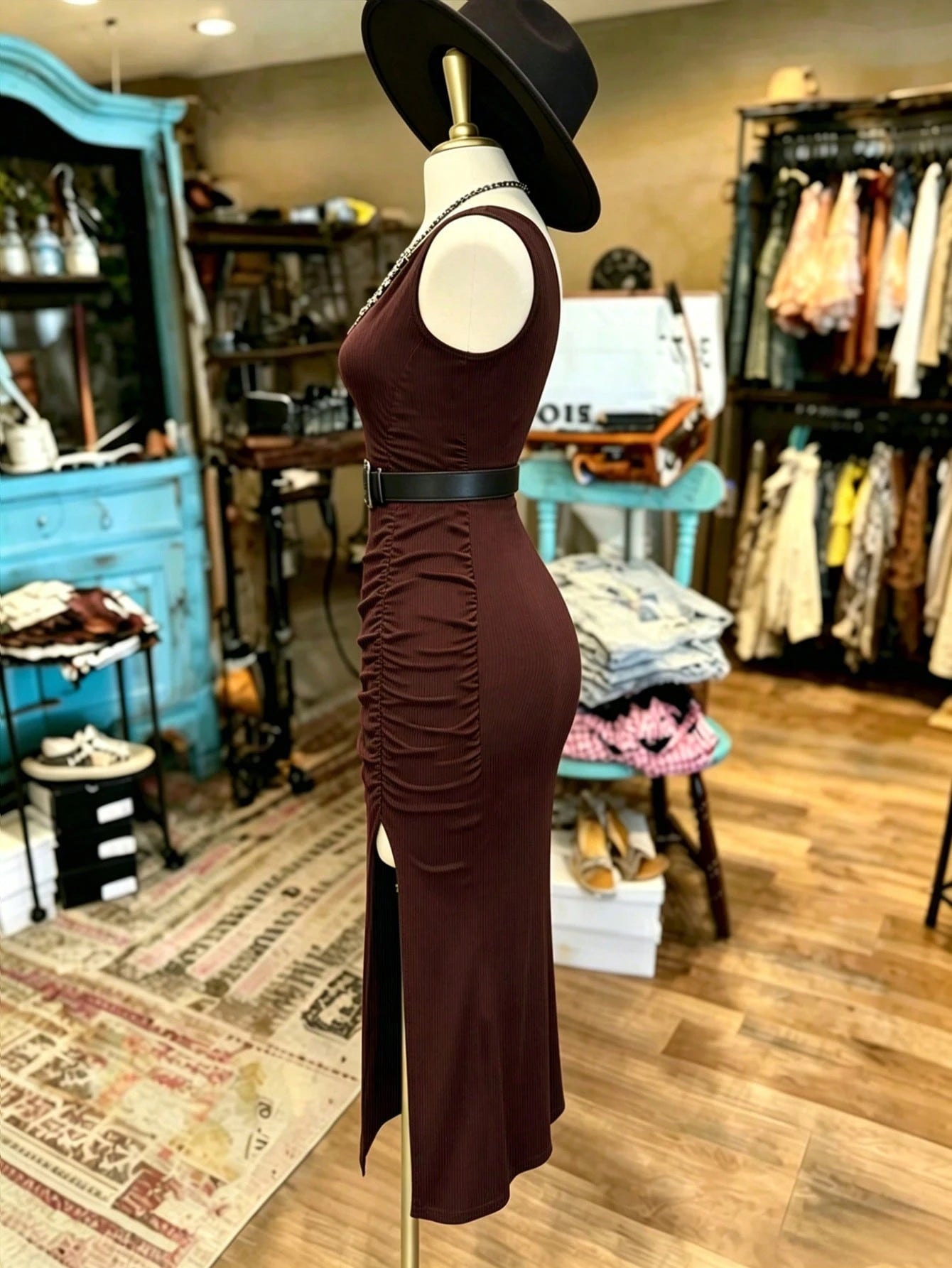 NostaNoir Fitted Off-Shoulder Sleeveless Mid-Length Dress