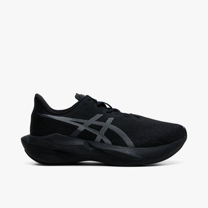 ASICS NOVABLAST 6. Side view of black running shoe with grey ASICS stripes, mesh upper and sculpted black midsole.