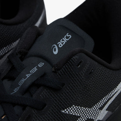 ASICS NOVABLAST 6. Close-up of black running shoe showing black laces, ASICS tongue label and grey side branding.