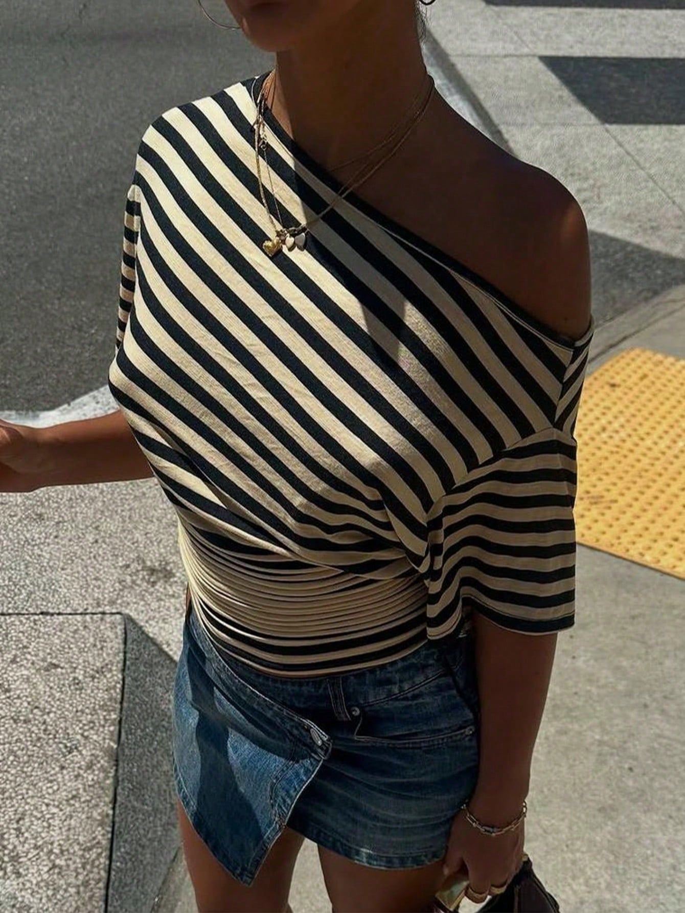 Plus Size Women's New Fashion Elegant Striped Cold Shoulder Oblique Collar Short Sleeve T-Shirt With Waist Ruching, Suitable For Daily, Beach, Campus, Vacation, Street Casual Summer