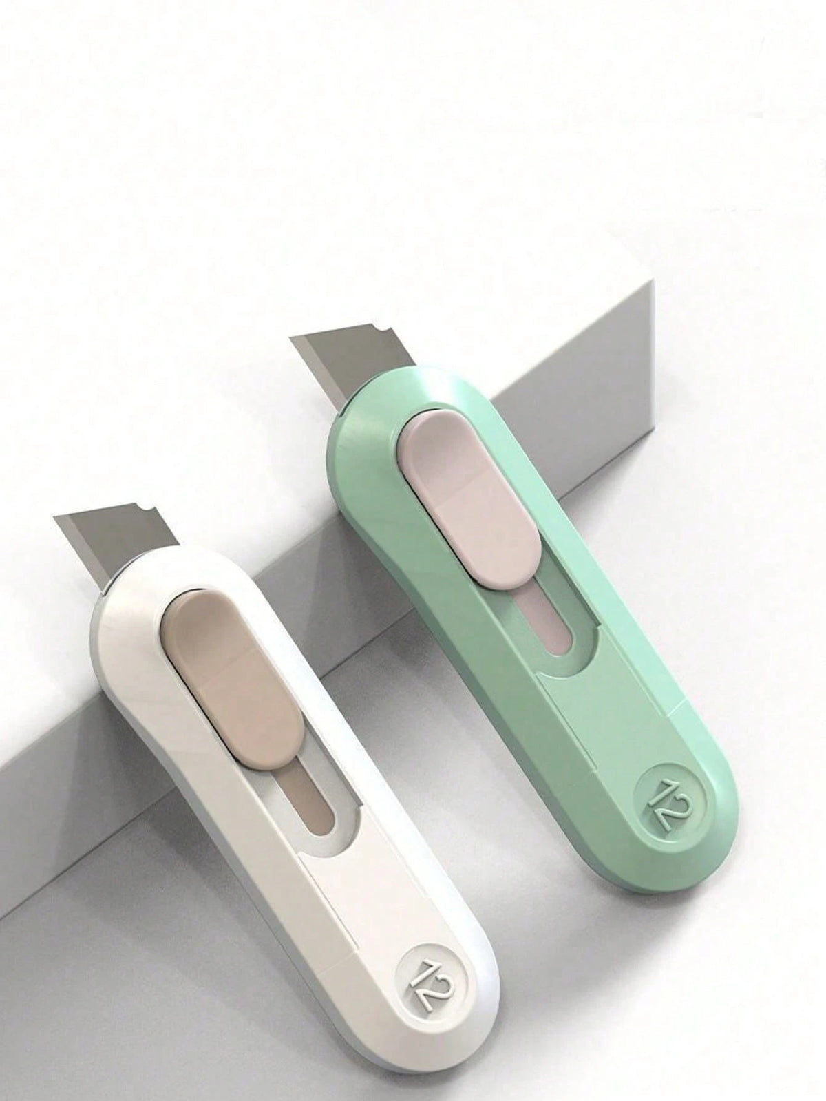 Portable Retractable Mini Box Cutter Knife, Designed For Home & Office, One-Click Blade Ejection For Easy Cutting Of Envelopes/Cardboard/Packages/Craft Materials, Compact Storage Takes Up Little Space