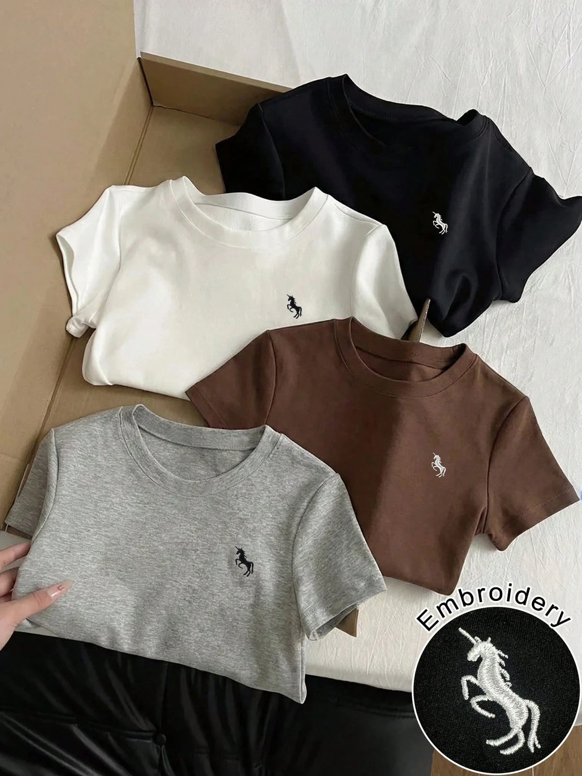 Qadelle 4pcs/Set Women's Embroidered Round Neck Short Sleeve Fitted Cropped T-Shirt,White,Summer,Basic,Casual,School,Back-To-School Unicorn Tee Shirts