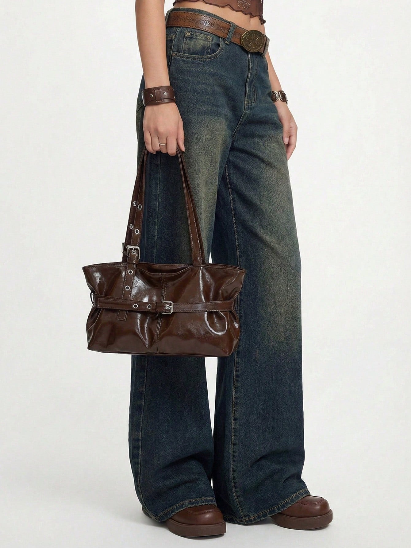 ROMWE Grunge Punk 1pc Vintage Large Capacity Tote Bag, Commuter Oversized Underarm Bag, Fashionable Motorcycle Handbag For Women, PU Solid Color Oiled Wax Leather, Strap Decor, Zipper Closure, Ladies
