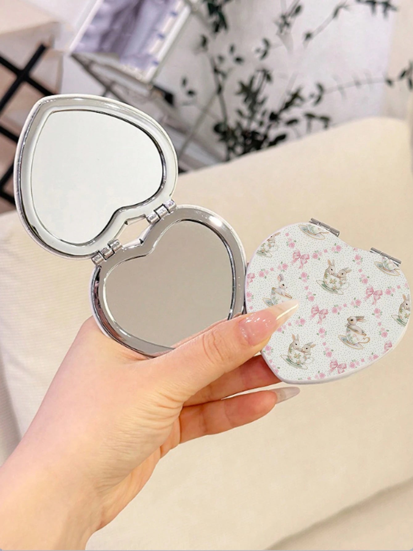 ROMWE Kawaii 1pc Rabbit Heart-Shaped PU Pattern Cosmetic Mirror, Portable Hand Held Mirror For Girls (Pattern Position Random)