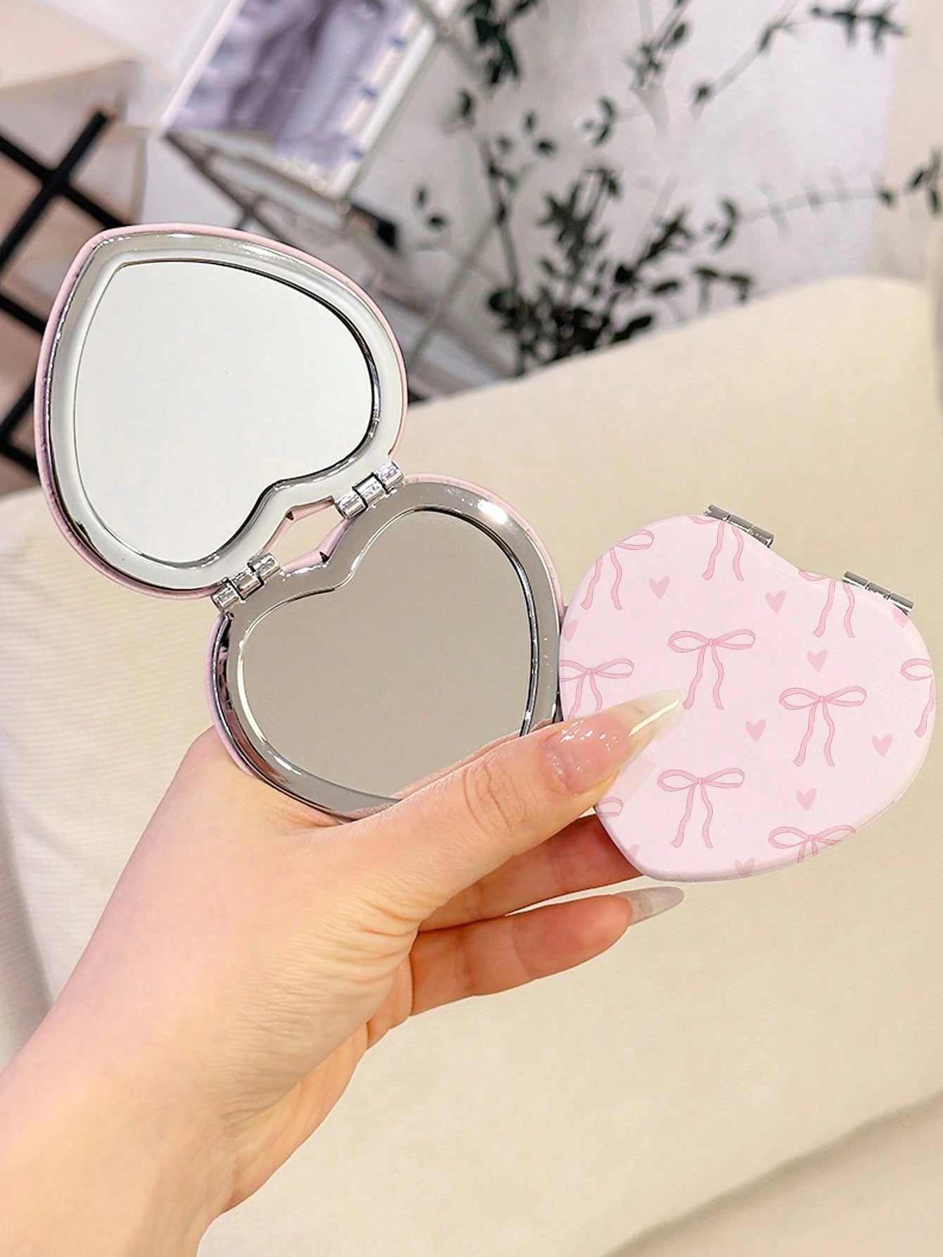 ROMWE Kawaii 1pc Rabbit Heart-Shaped PU Pattern Cosmetic Mirror, Portable Hand Held Mirror For Girls (Pattern Position Random)