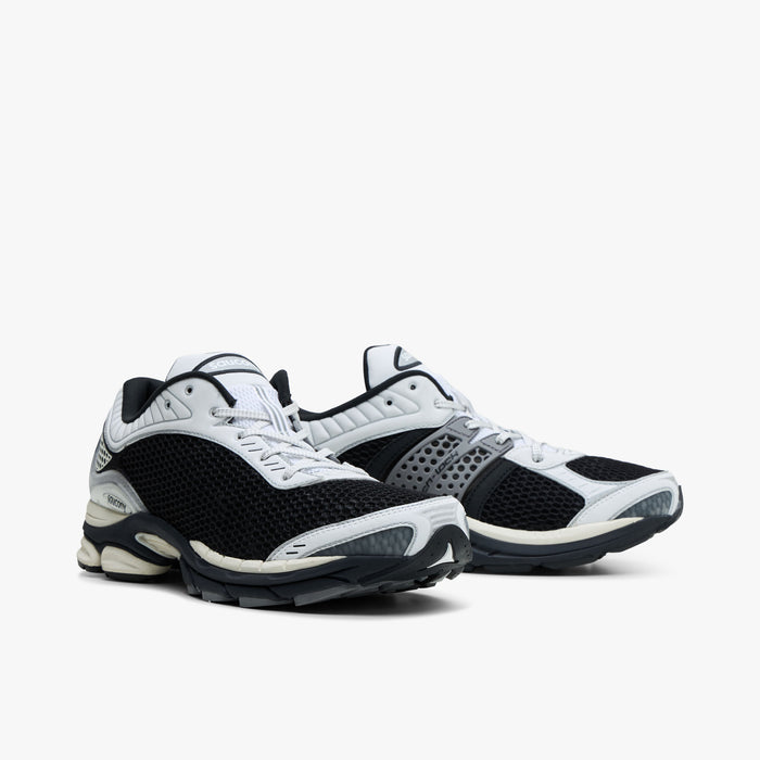 Saucony ProGrid Paramount Black / White