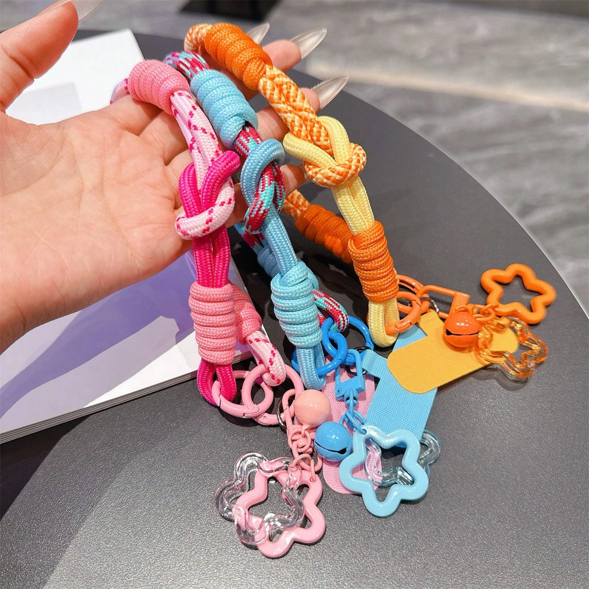 Shockproof Lanyard Gasket New Handmade Woven Short Wrist Strap With Phone Case Connector Universal Phone Case Accessory Anti-Slip Anti-Drop Portable Pendant Spring Gift Birthday Anniversary Wedding Pa