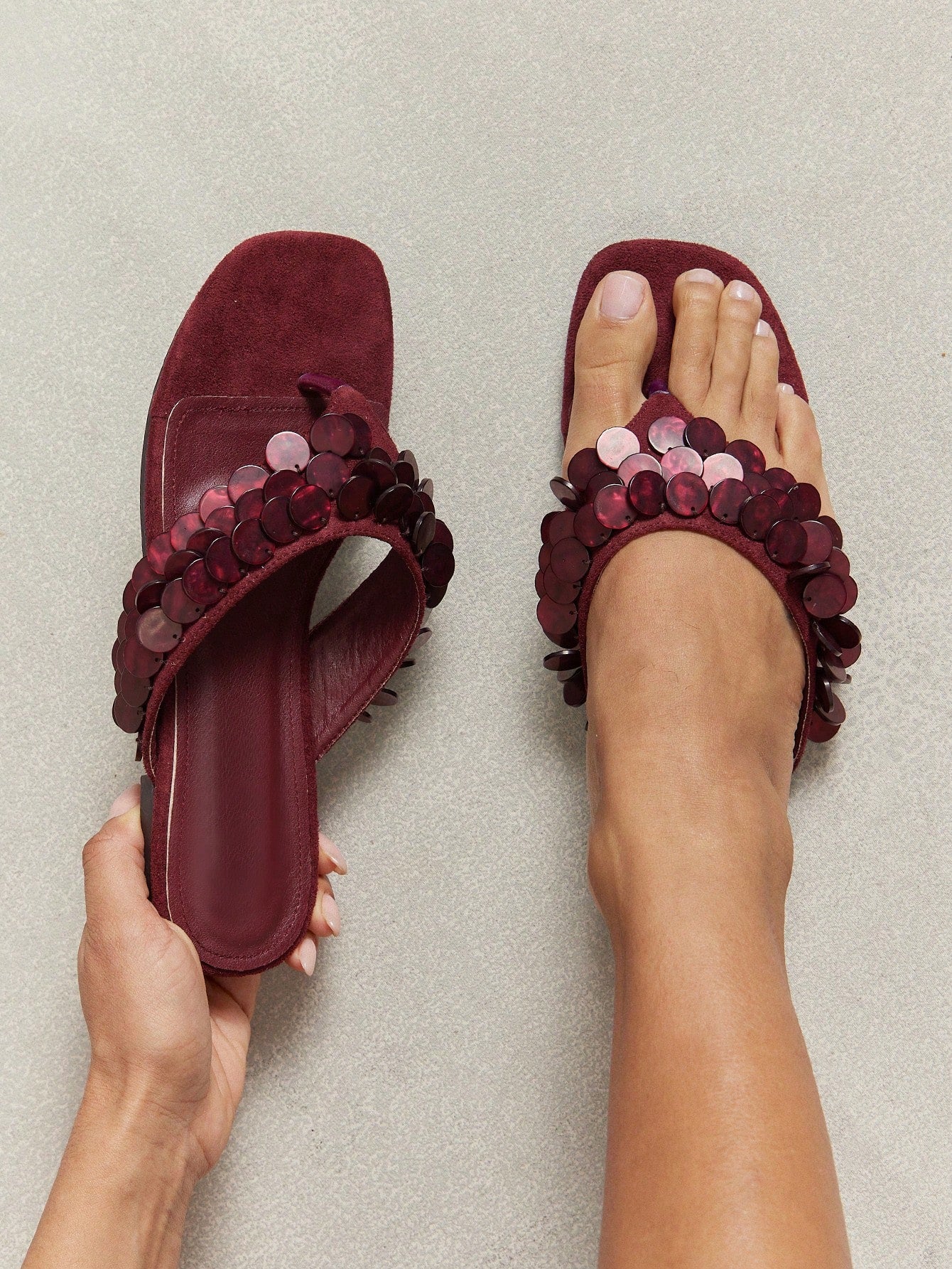 SHUZIA Women's Casual Comfortable Thong Style Waverly Shell Flat Sandals Summer Shoes