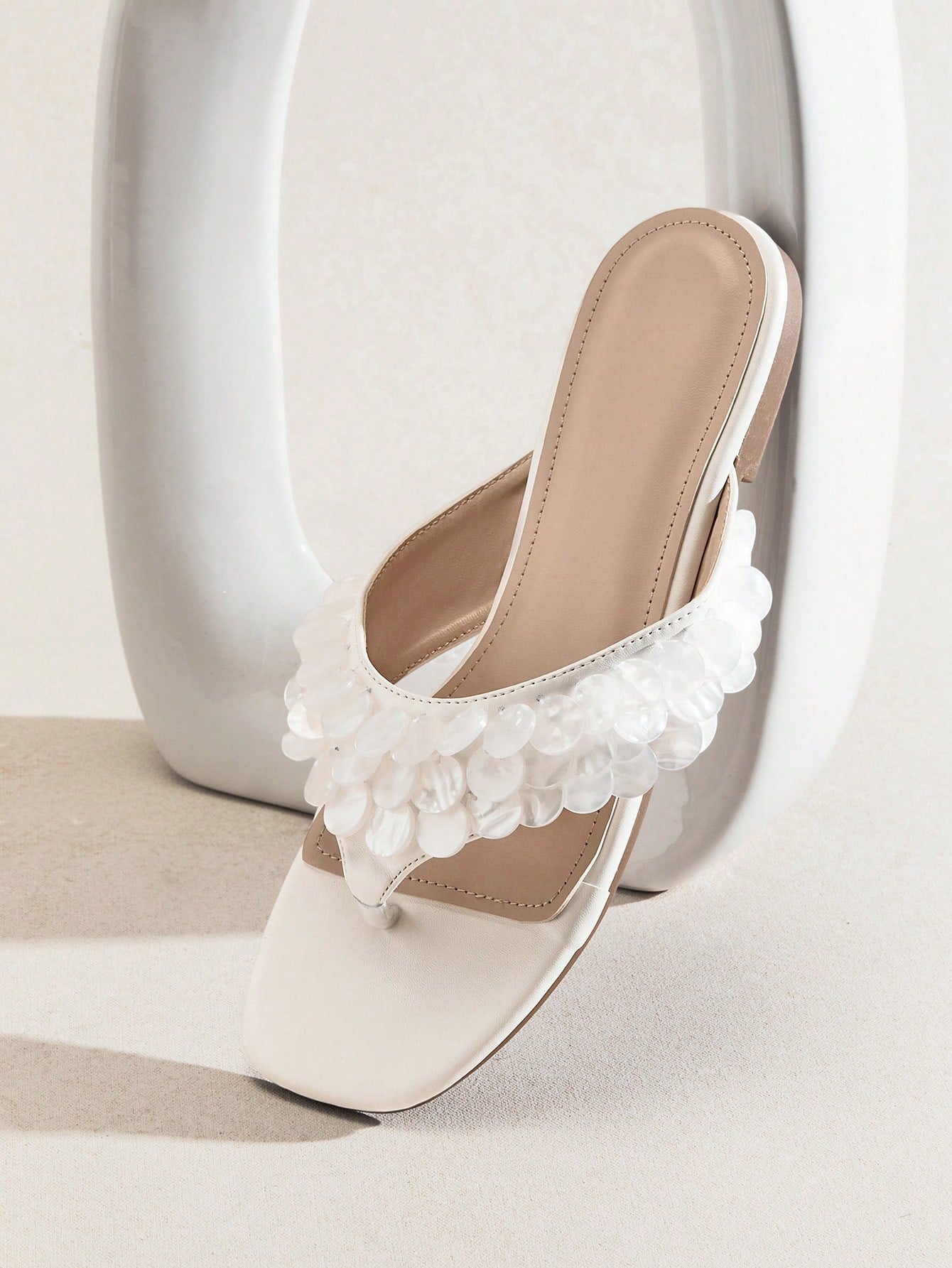 SHUZIA Women's Casual Comfortable Thong Style Waverly Shell Flat Sandals Summer Shoes