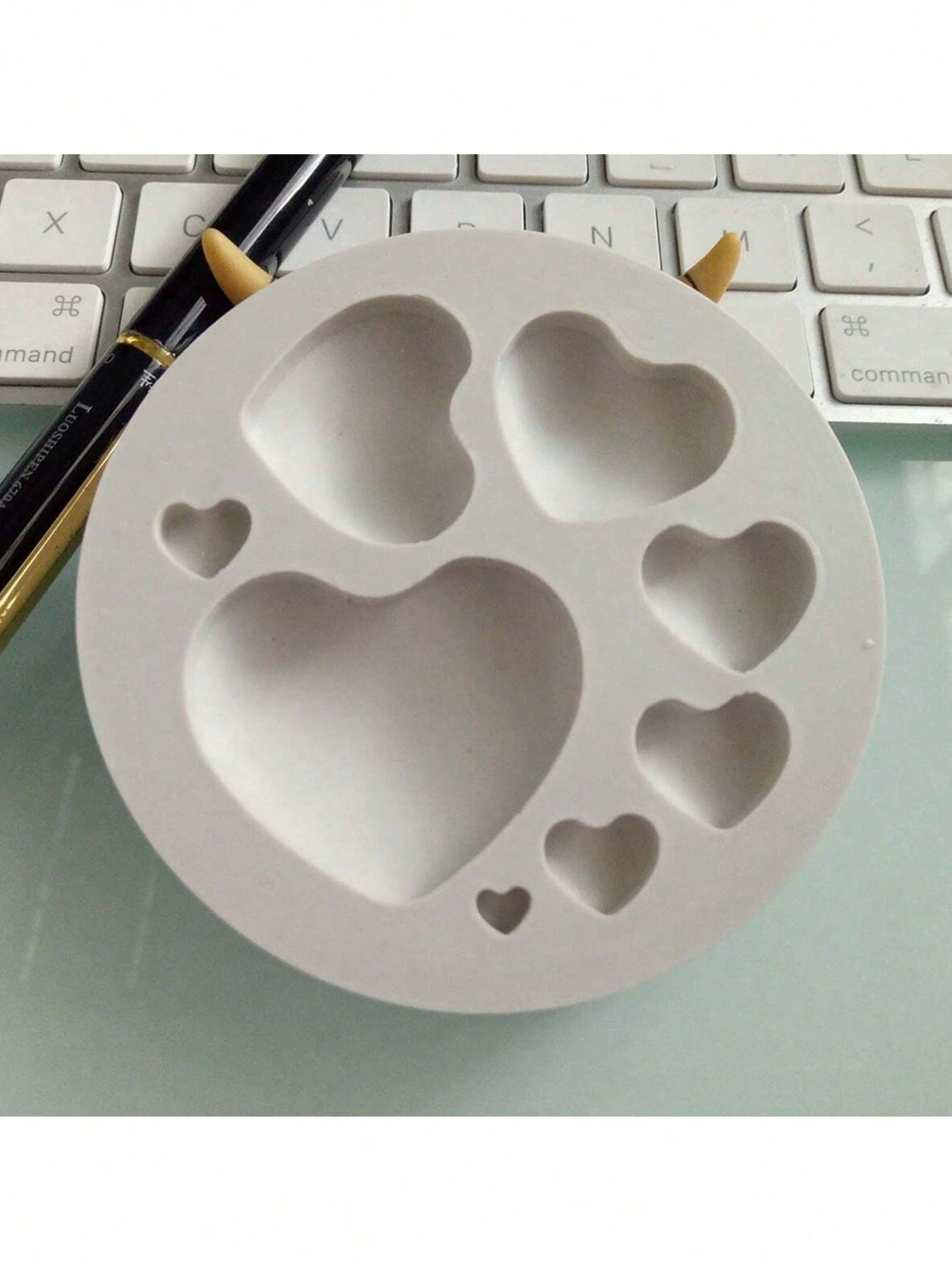 SikeSike 1pc Heart-Shaped Silicone Mold, Candle Mold, Soap Mold, DIY Soft Clay Resin Decoration Mold, Handmade Decorative Art Tool