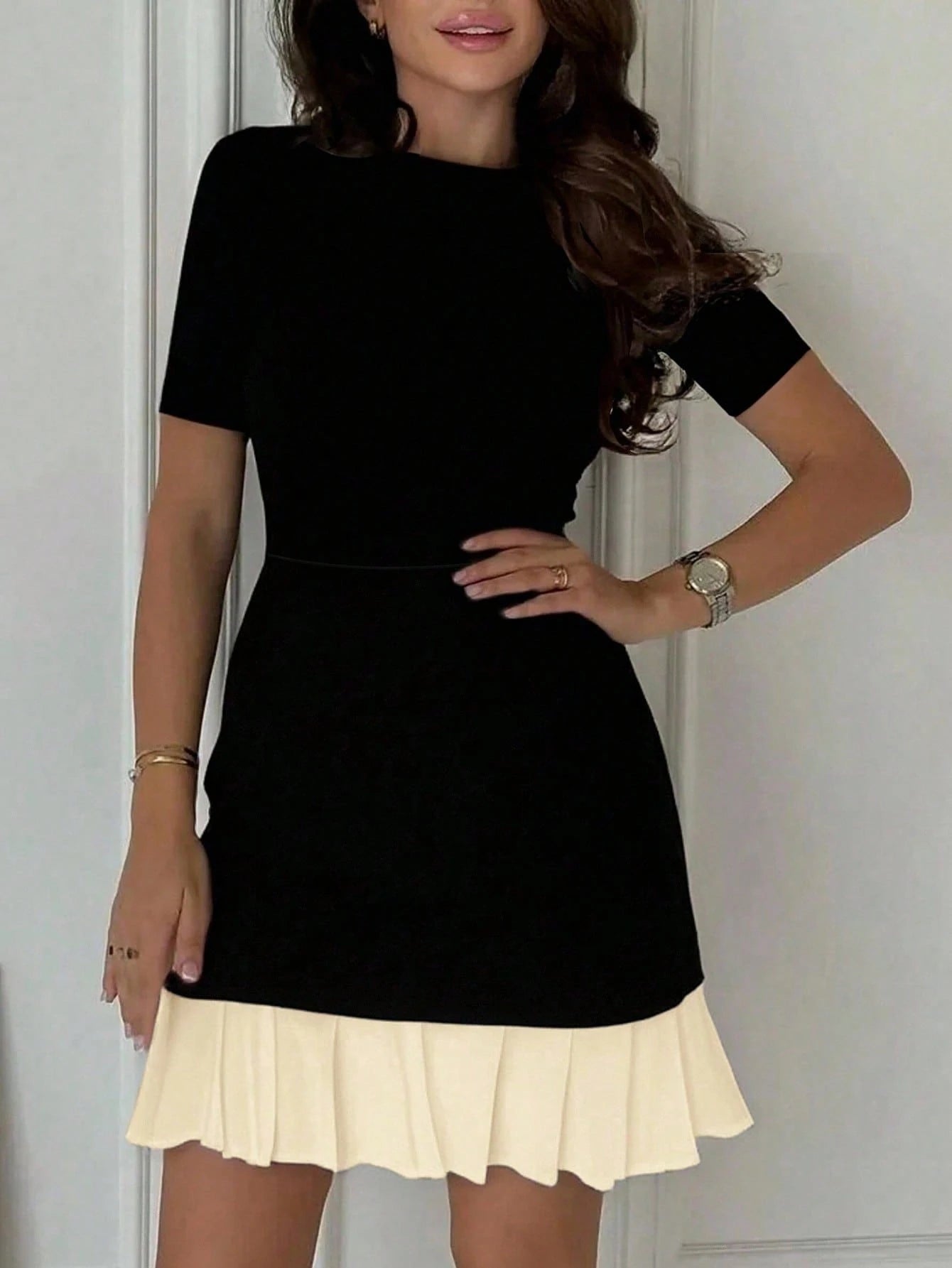 Siren Gaze Pleated Hem Patchwork Round Neck Versatile Mini Dress Elegant Black Summer Evening Dress Party Formal