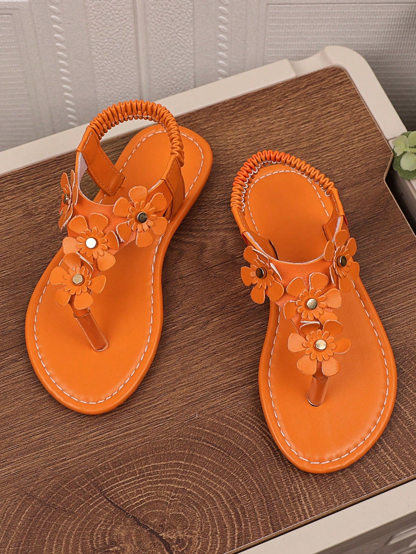 (Size Runs Small, Order One Size Up) 1 Pair Yellow Plus Size Girls' Flat Sandals, Solid Color PU Thong Strap With Metal Rhinestone Buckle, 4 Small Flower Decor, Elastic Slip-On Back, Round Toe Peep To