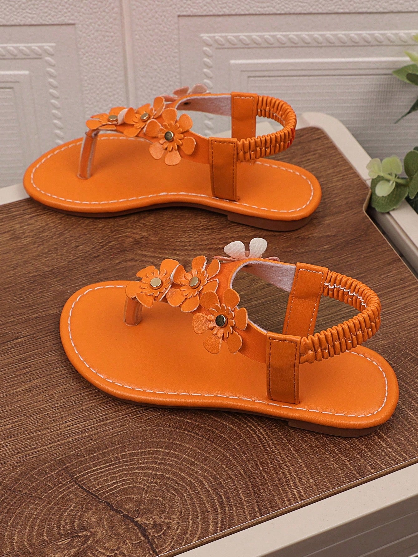 (Size Runs Small, Order One Size Up) 1 Pair Yellow Plus Size Girls' Flat Sandals, Solid Color PU Thong Strap With Metal Rhinestone Buckle, 4 Small Flower Decor, Elastic Slip-On Back, Round Toe Peep To